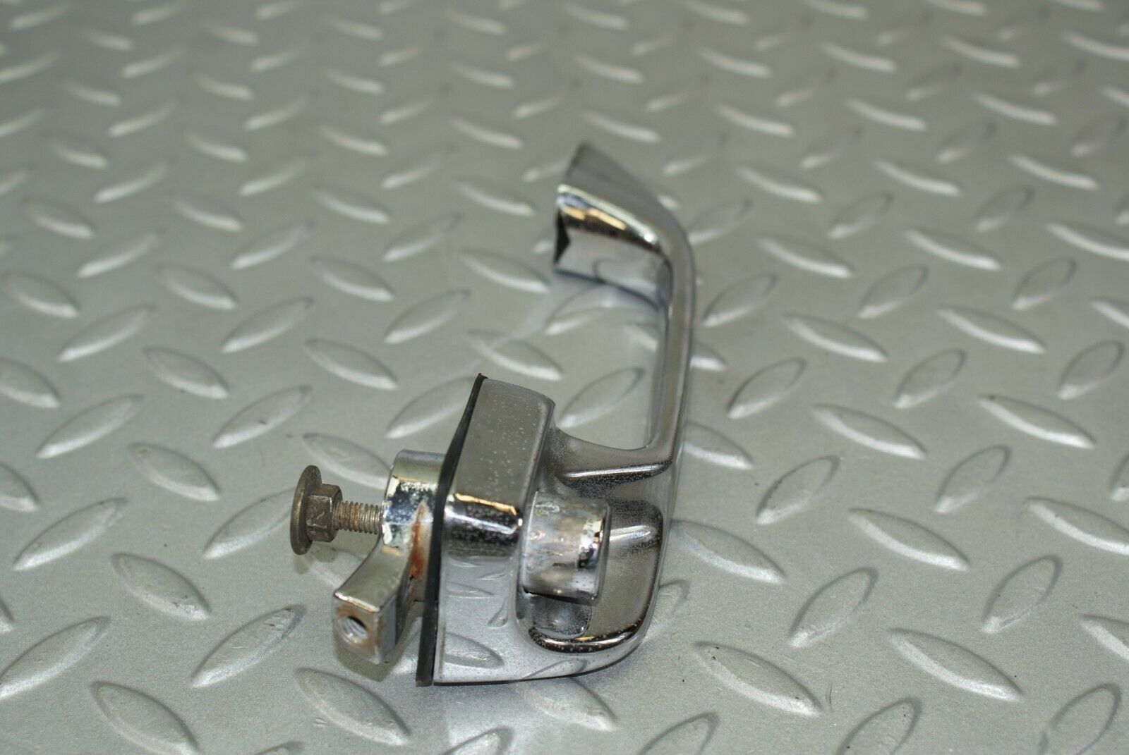 3106 Mercedes-Benz W115 220D Door Handle Rear Left 1157660301