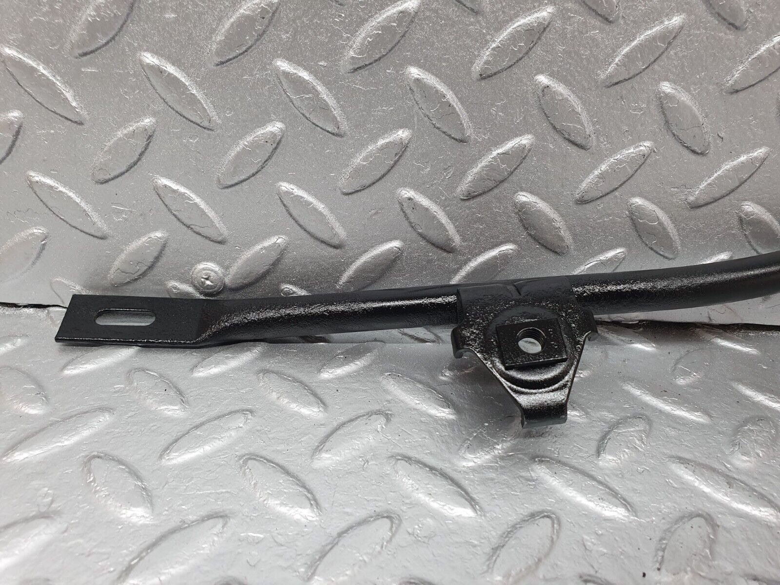 41507 Mercedes-Benz W124 200E Horn Bracket