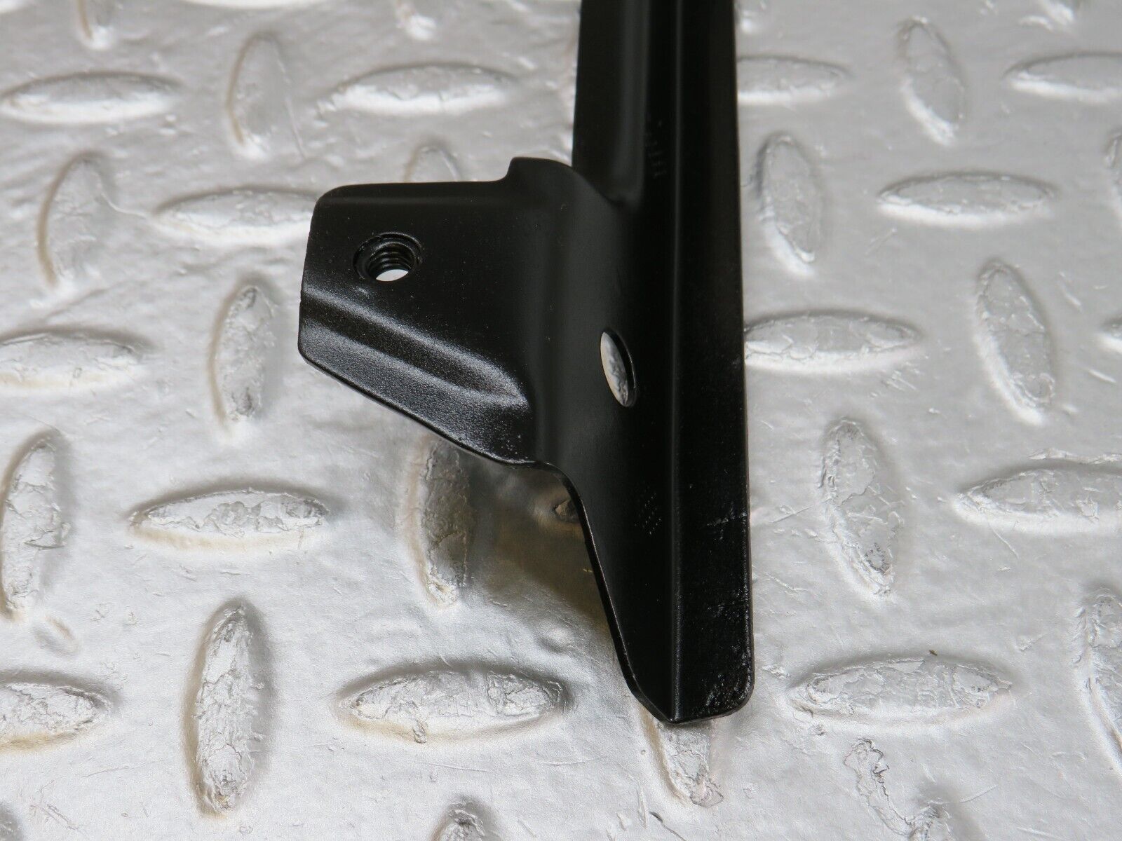 34610 Mercedes-Benz C126 380SEC Coupe Rear WIndow Channel Support Left Side