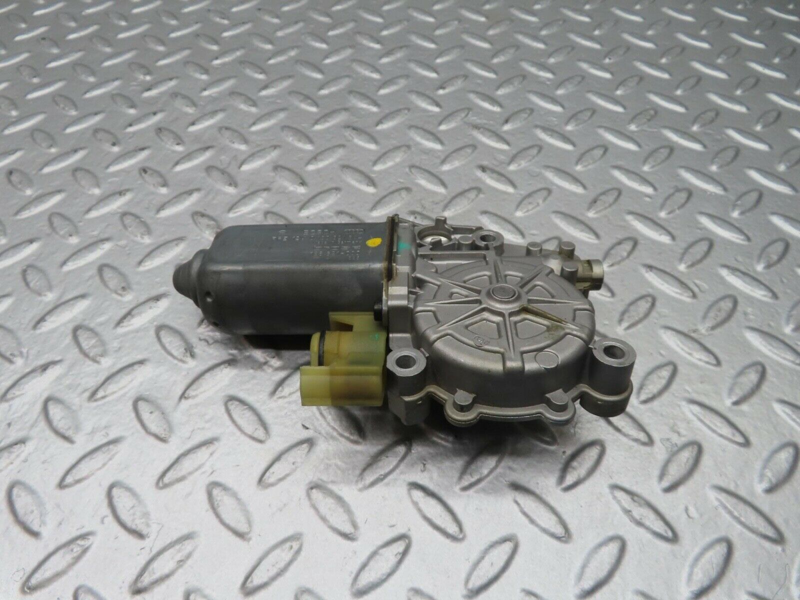 14975 Mercedes-Benz W140 S320 Front Left Window Regulator Motor 0130821504