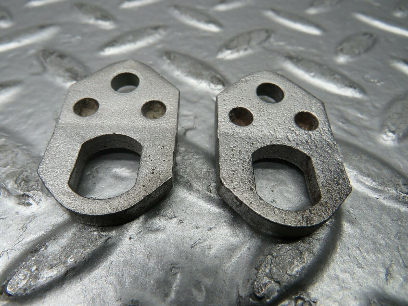 23171 Mercedes-Benz C107 450SLC Coupe Fuel Injector Bracket Pair