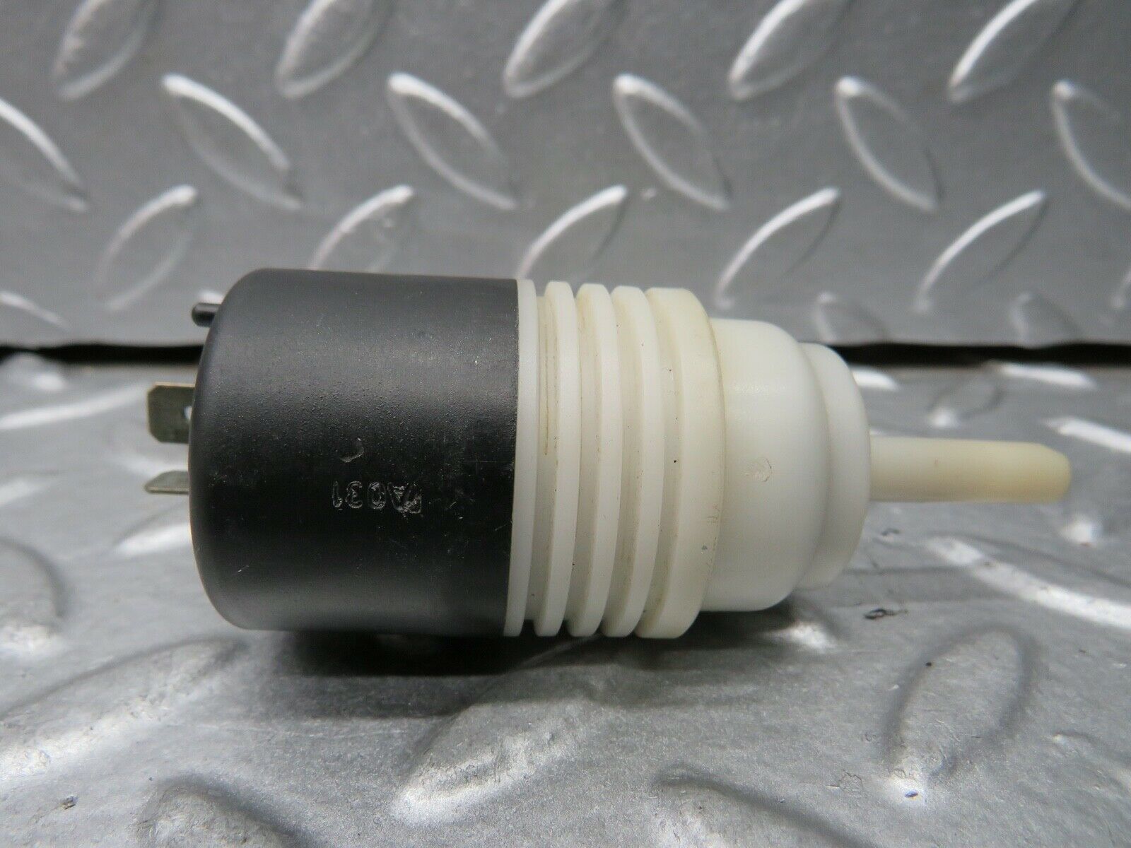 21901 Mercedes-Benz W124 Windscreen Washer Pump