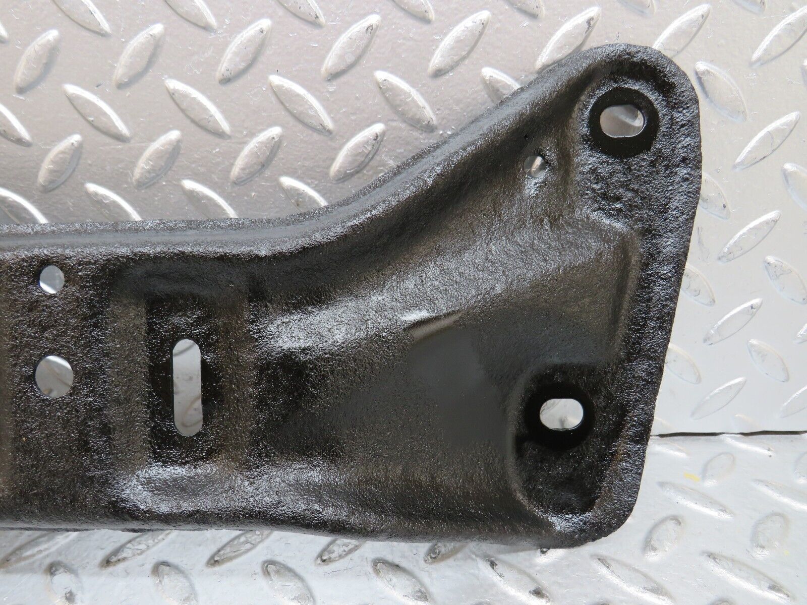 28727 Mercedes-Benz W123 230E Gearbox Mount Bracket