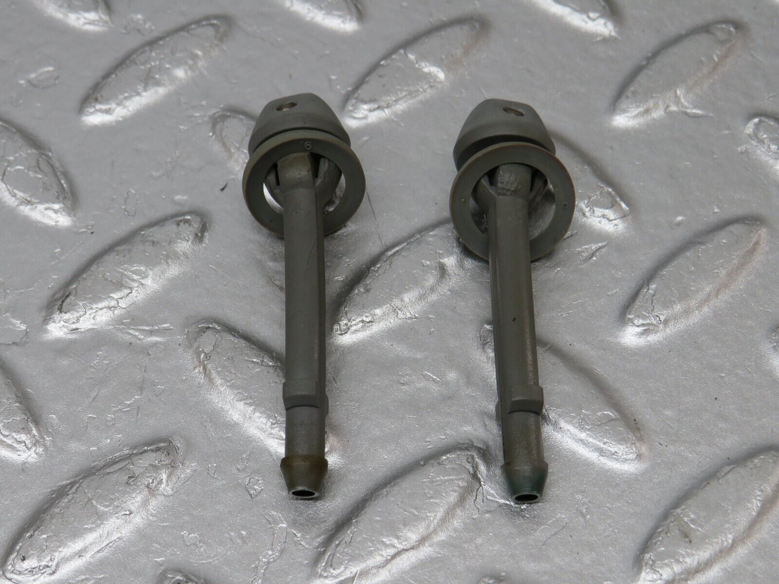 34335 Mercedes-Benz C126 380SEC Coupe Headlight Washer Nozzle