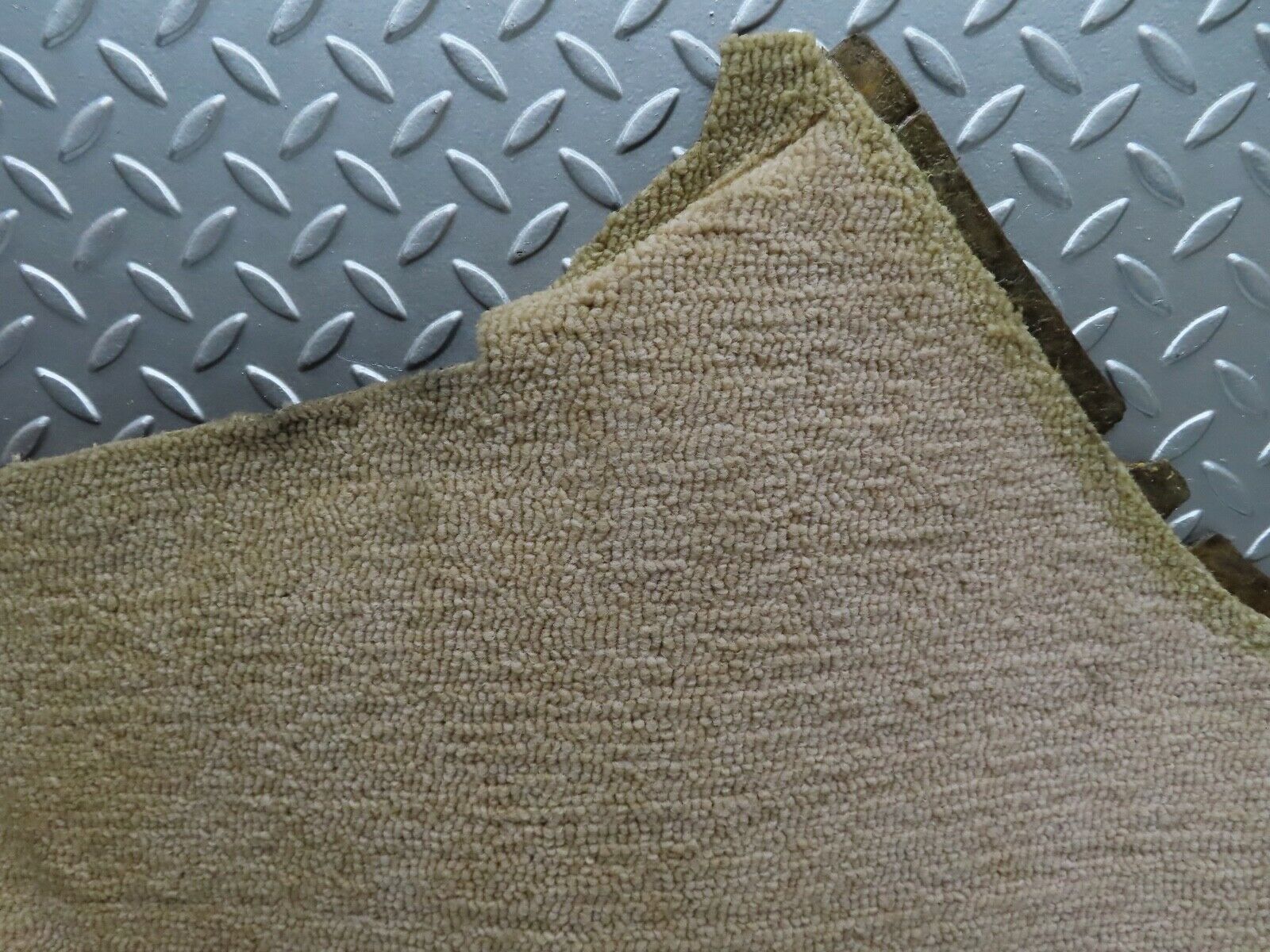 21172 Mercedes-Benz W123 230E Centre Console Carpet Beige Left Side