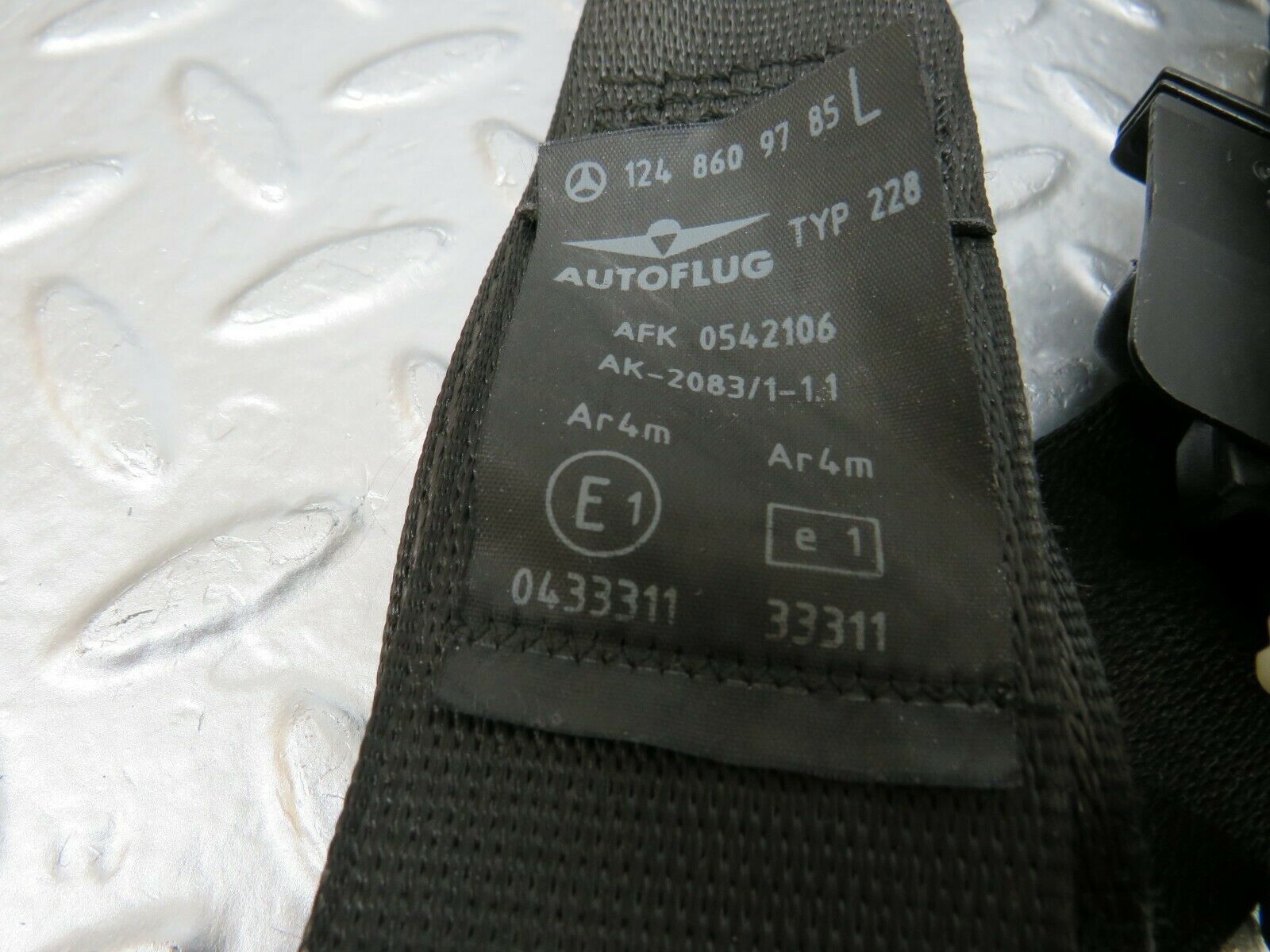 24386 Mercedes-Benz S124 220TE Wagon Front Left Seat Belt 1248609785