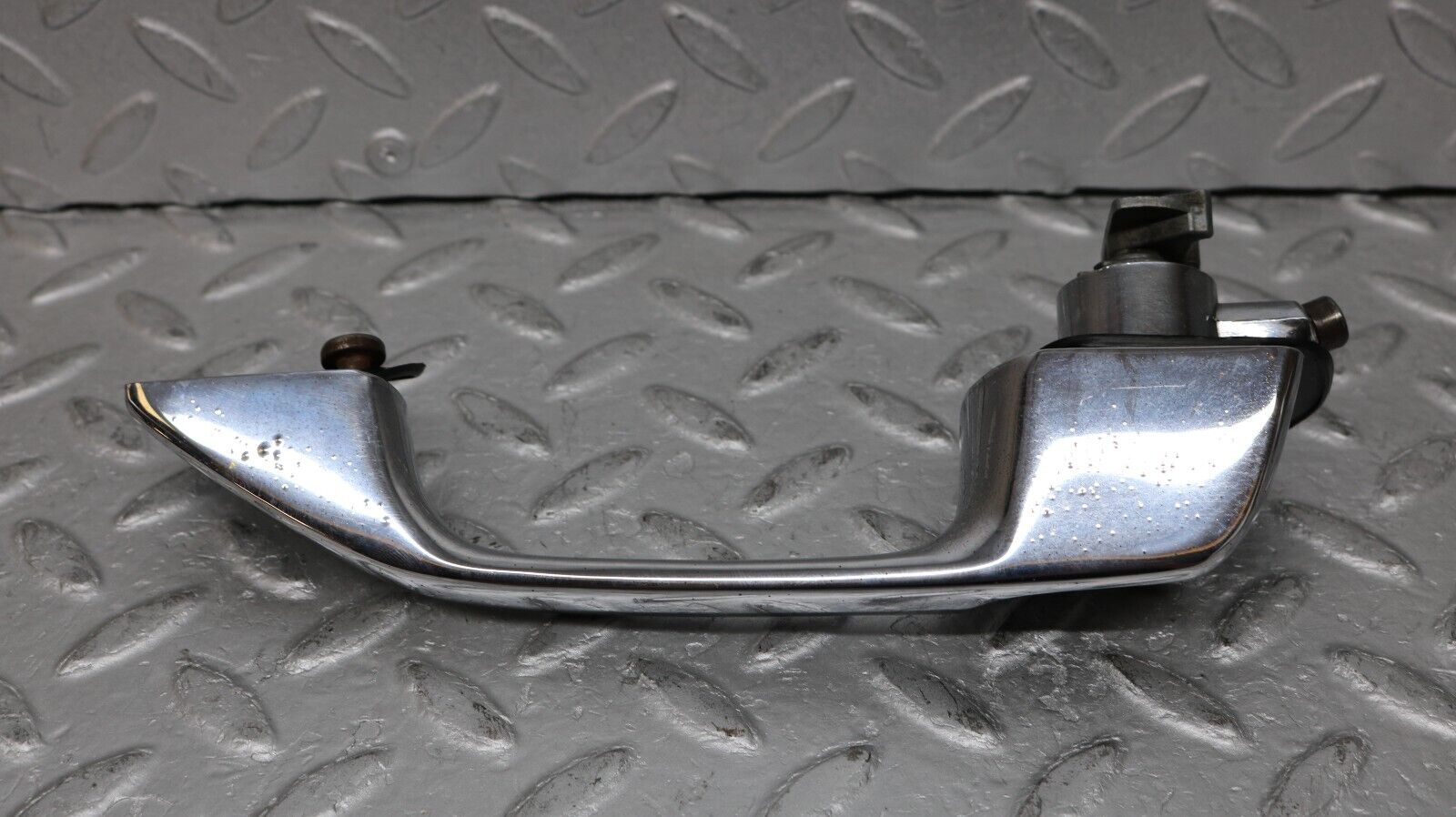 37276 Mercedes-Benz W109 300SEL Front Left Door Handle No Key 1087661301