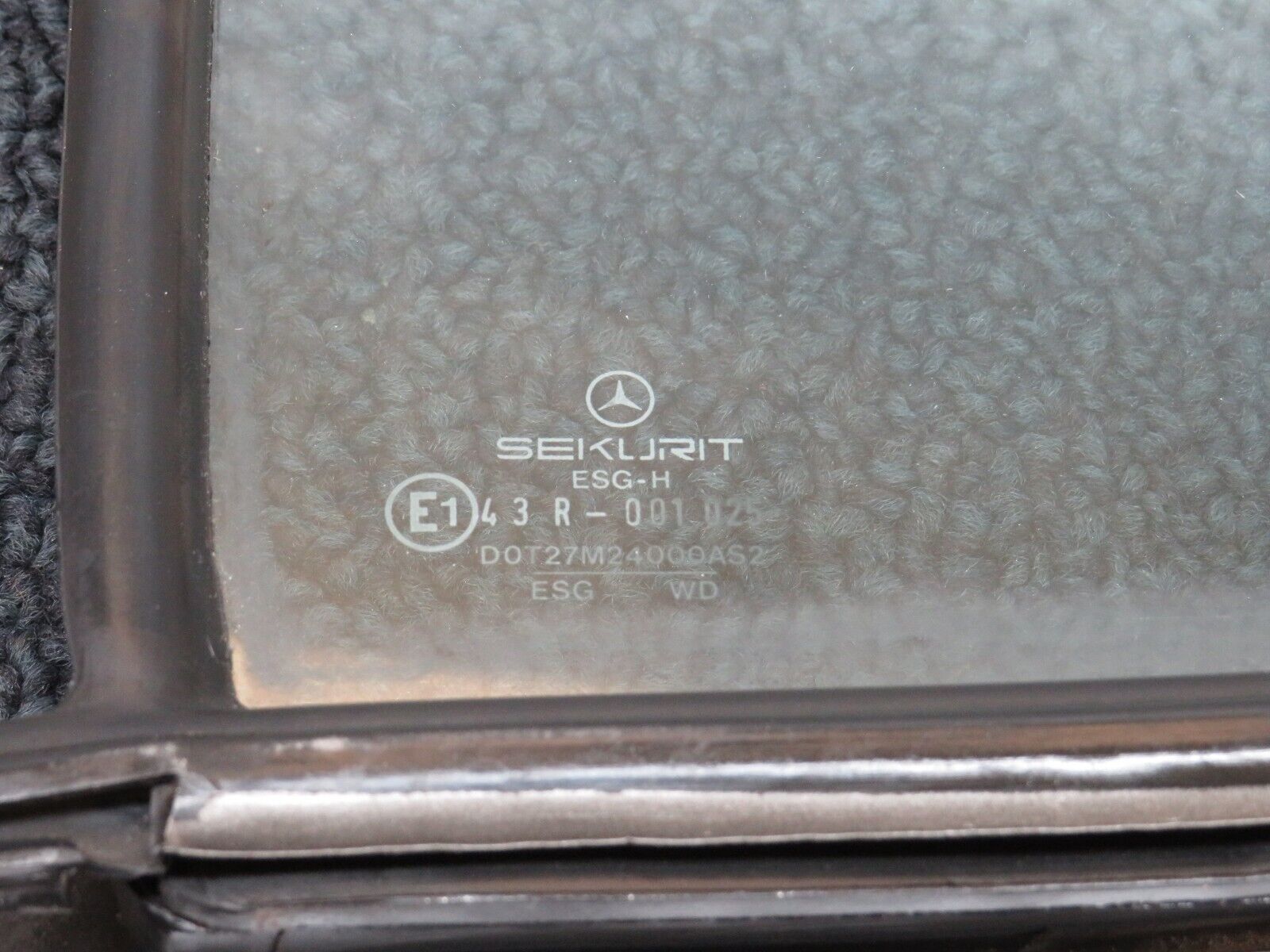 36063 Mercedes-Benz W126 420SE Rear Left Quarter Window 1267350124