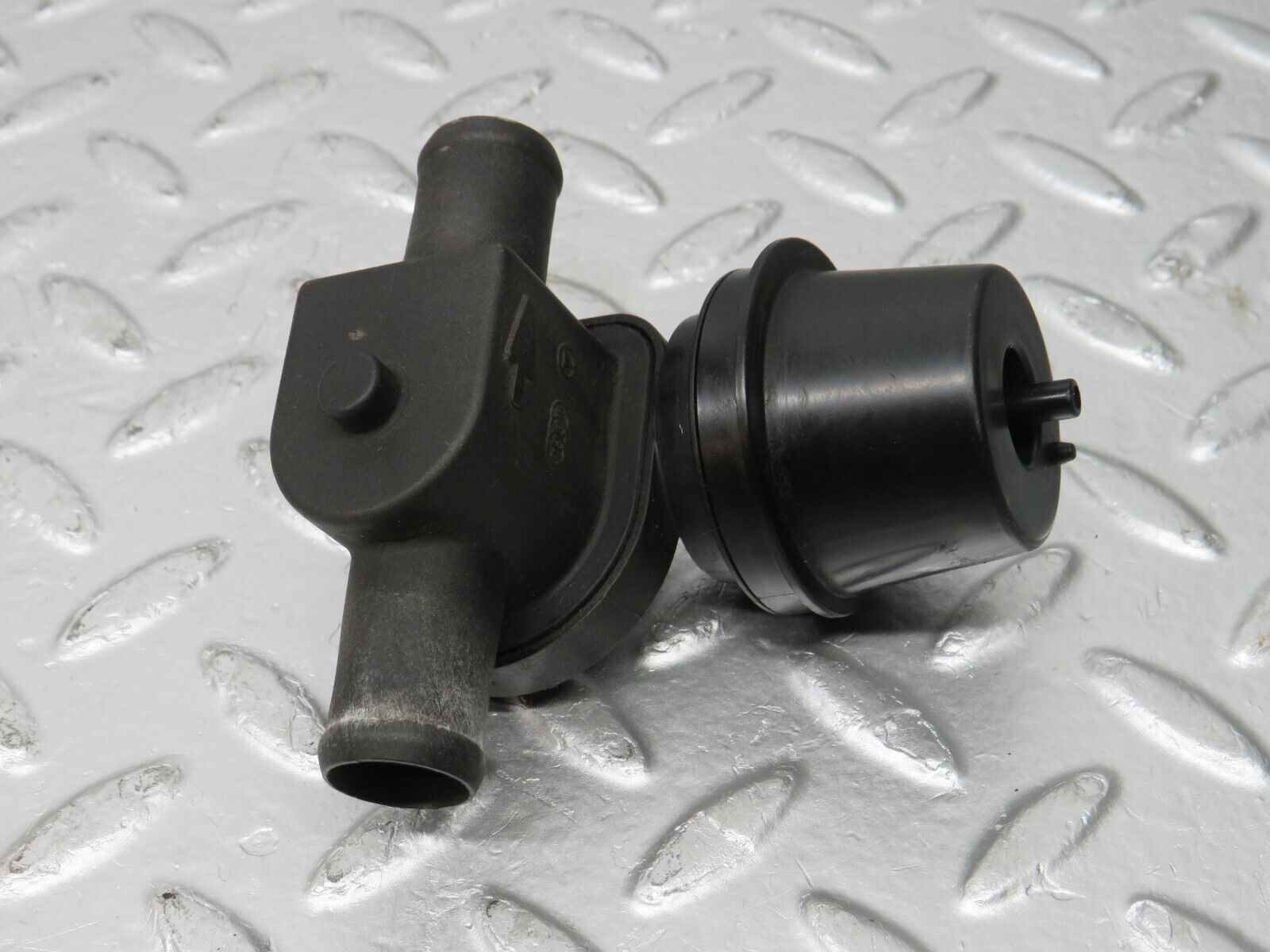 31627 Mercedes-Benz W201 190LE 1.8L Heater Control Valve