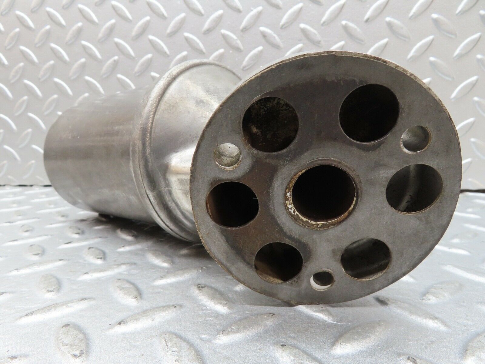 17710 Mercedes-Benz W116 450SEL Oil Filter Housing 1161840509