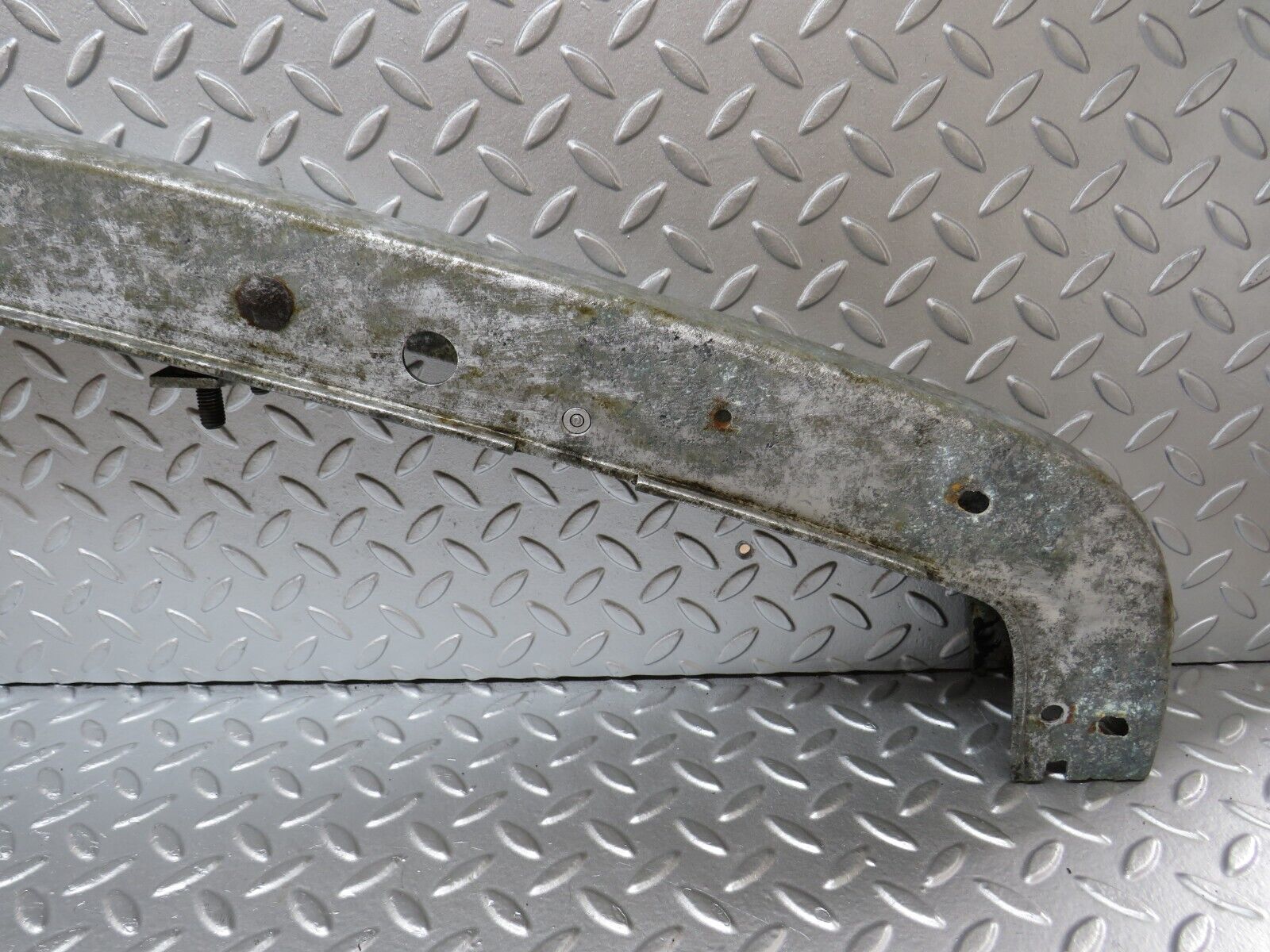 34463 Mercedes-Benz C126 380SEC Coupe Front Bumper Bracket 1268850101