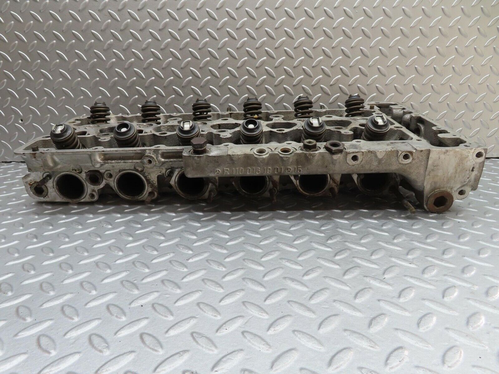 16072 Mercedes-Benz W123 280E Cylinder Head 1100161901