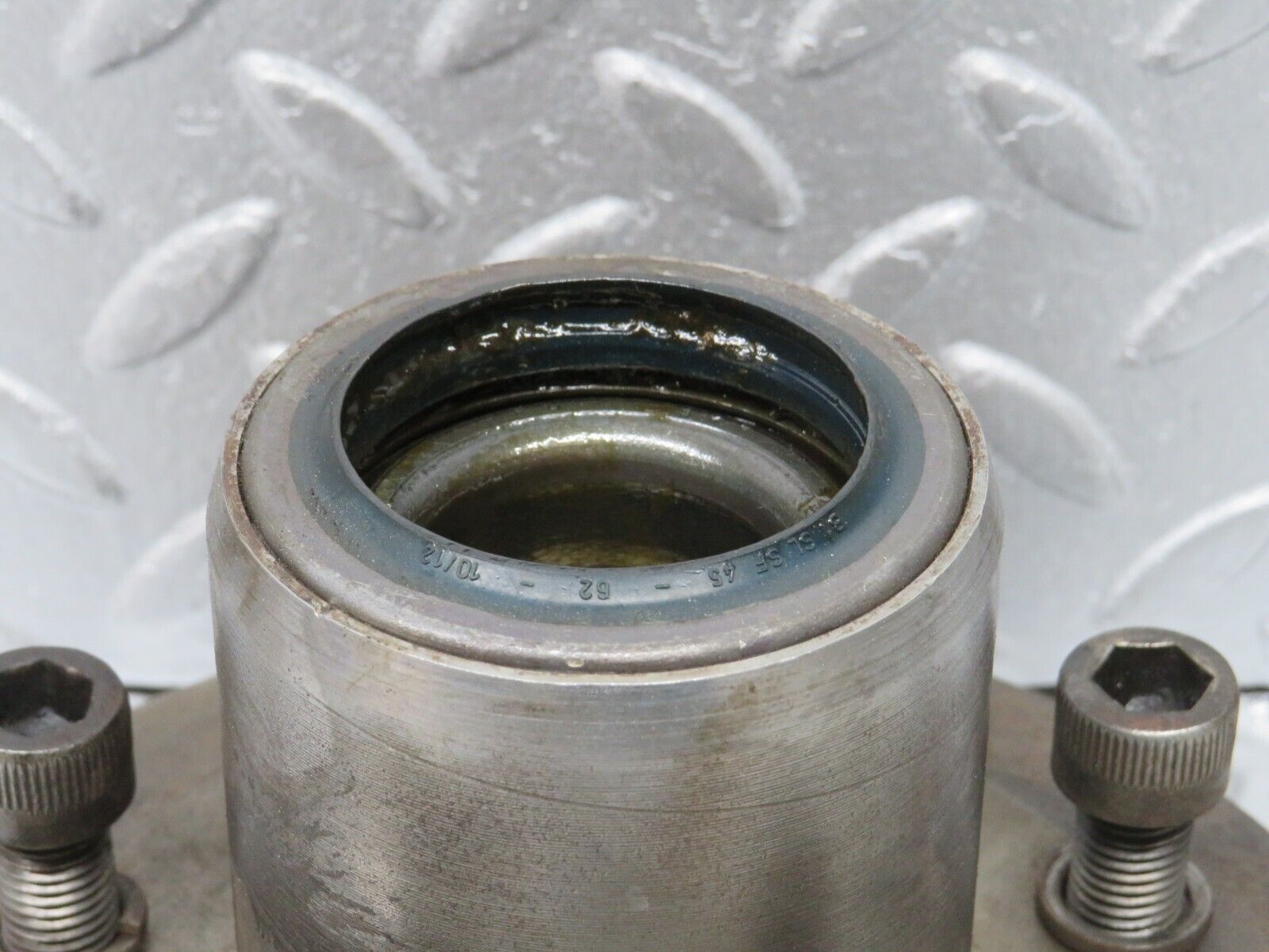 40397 Mercedes-Benz W110 230 Front Wheel Hub