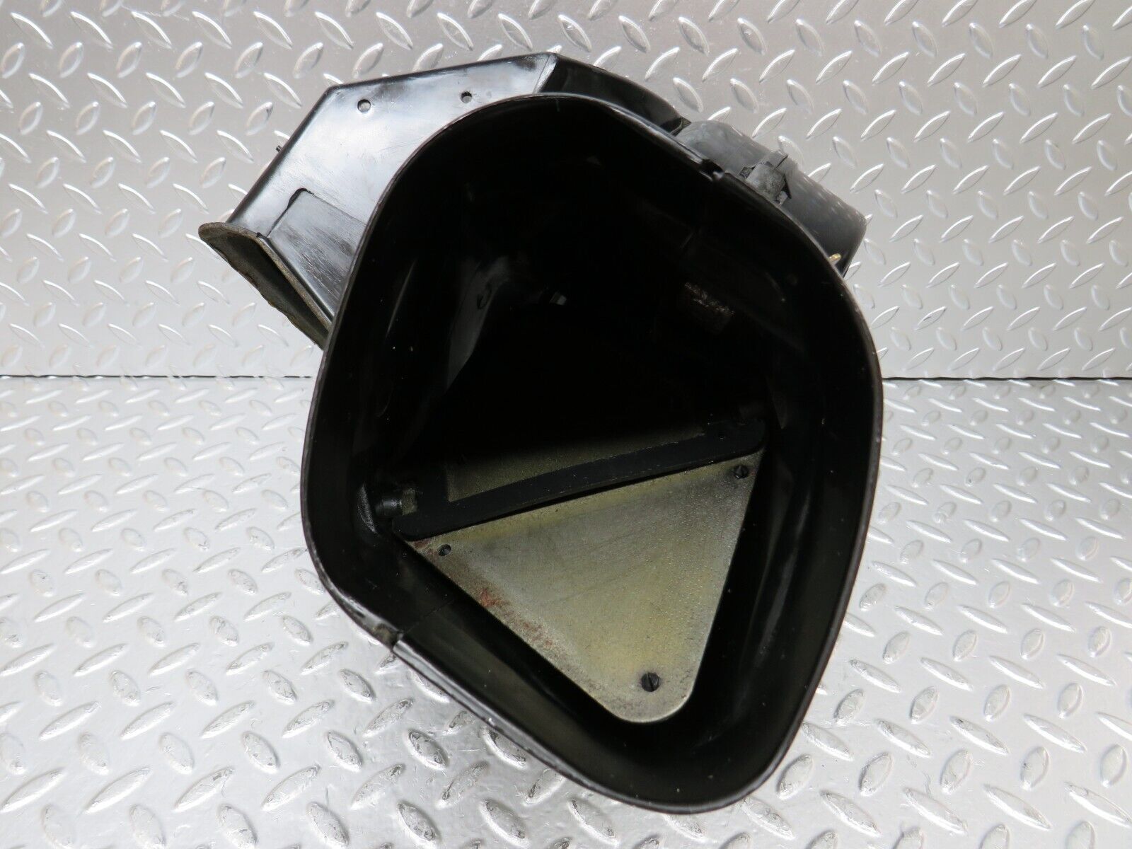 26224 Mercedes-Benz W116 450SEL Heater Blower Motor Housing