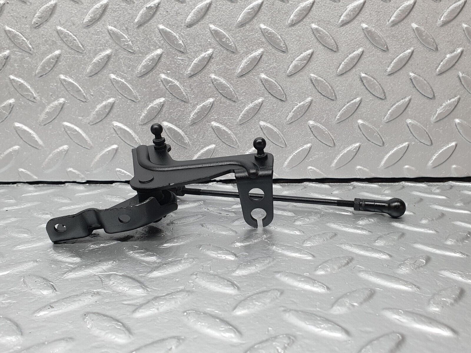 40832 Mercedes-Benz W123 300D Throttle Linkage