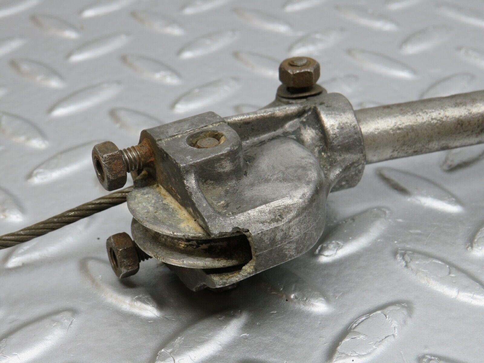 40454 Mercedes-Benz W110 230 Handbrake Cable Handbrake Pulley 1104200790