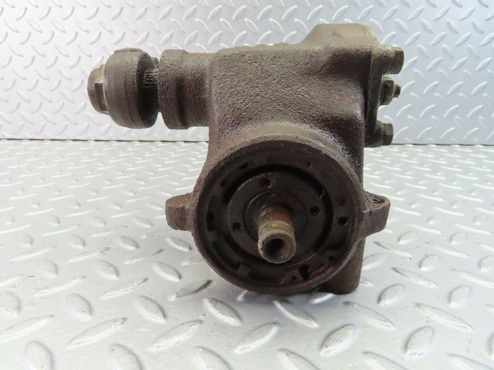 7979 Mercedes-Benz W115 220D Steering Box 1154610801