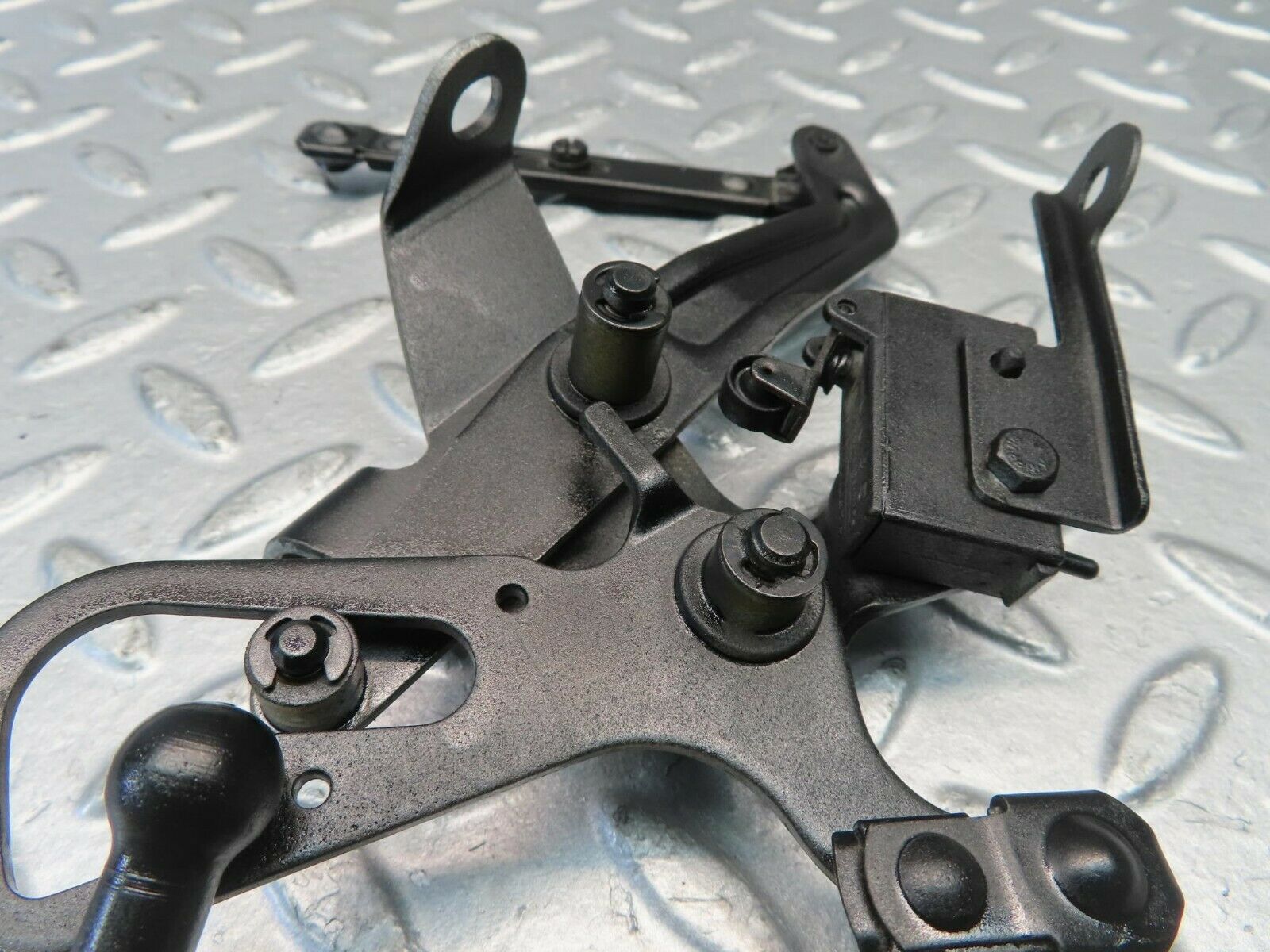 10922 Mercedes-Benz W123 230E Throttle Linkage