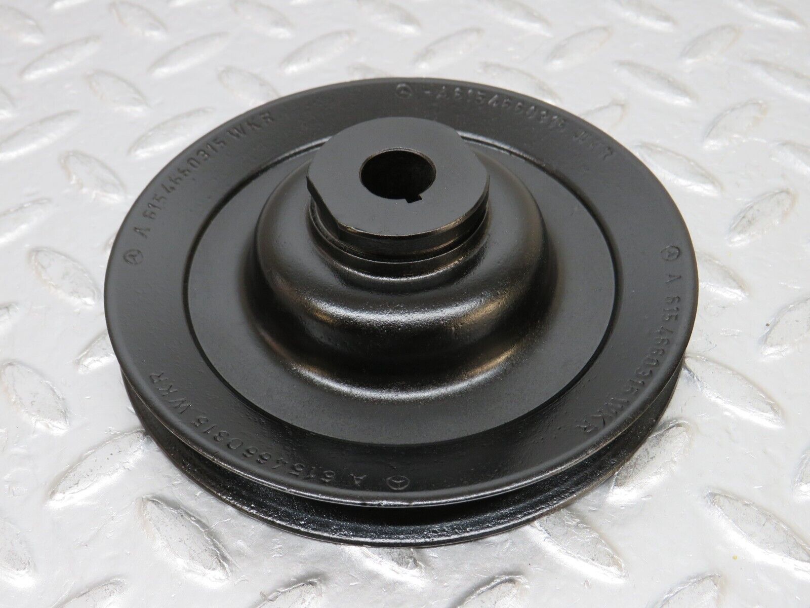 32251 Mercedes-Benz W116 350SE Power Steering Pump Pulley 6154660315