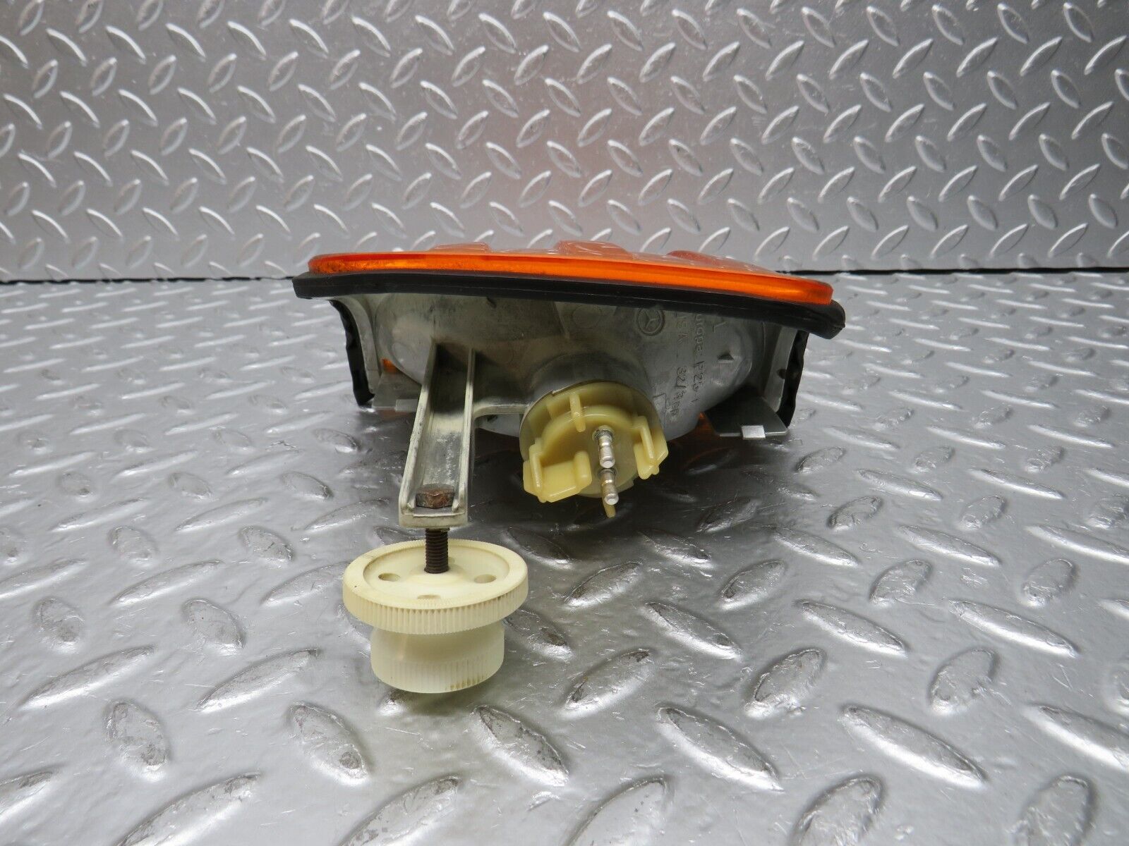 30669 Mercedes-Benz W201 190E 2.0L Indicator Light Front Left Bosch 1305232034