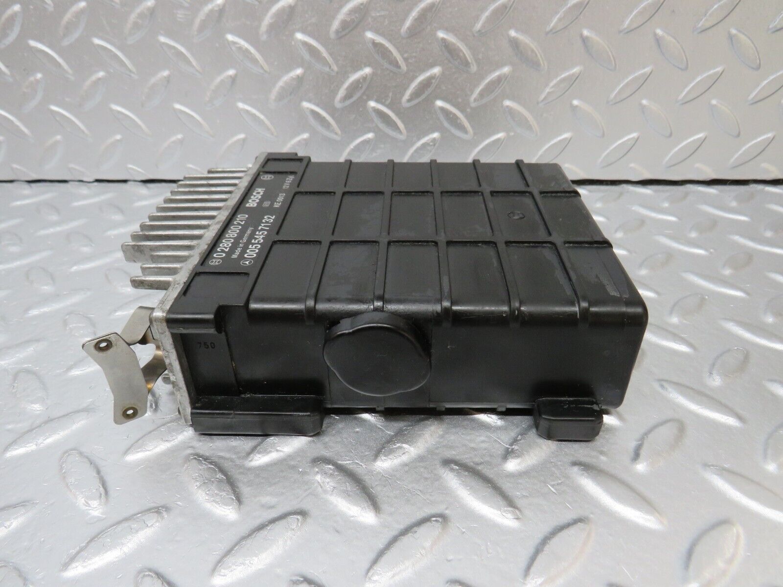 33974 Mercedes-Benz W124 260E Engine Control Unit Bosch 0280800210 0055457132