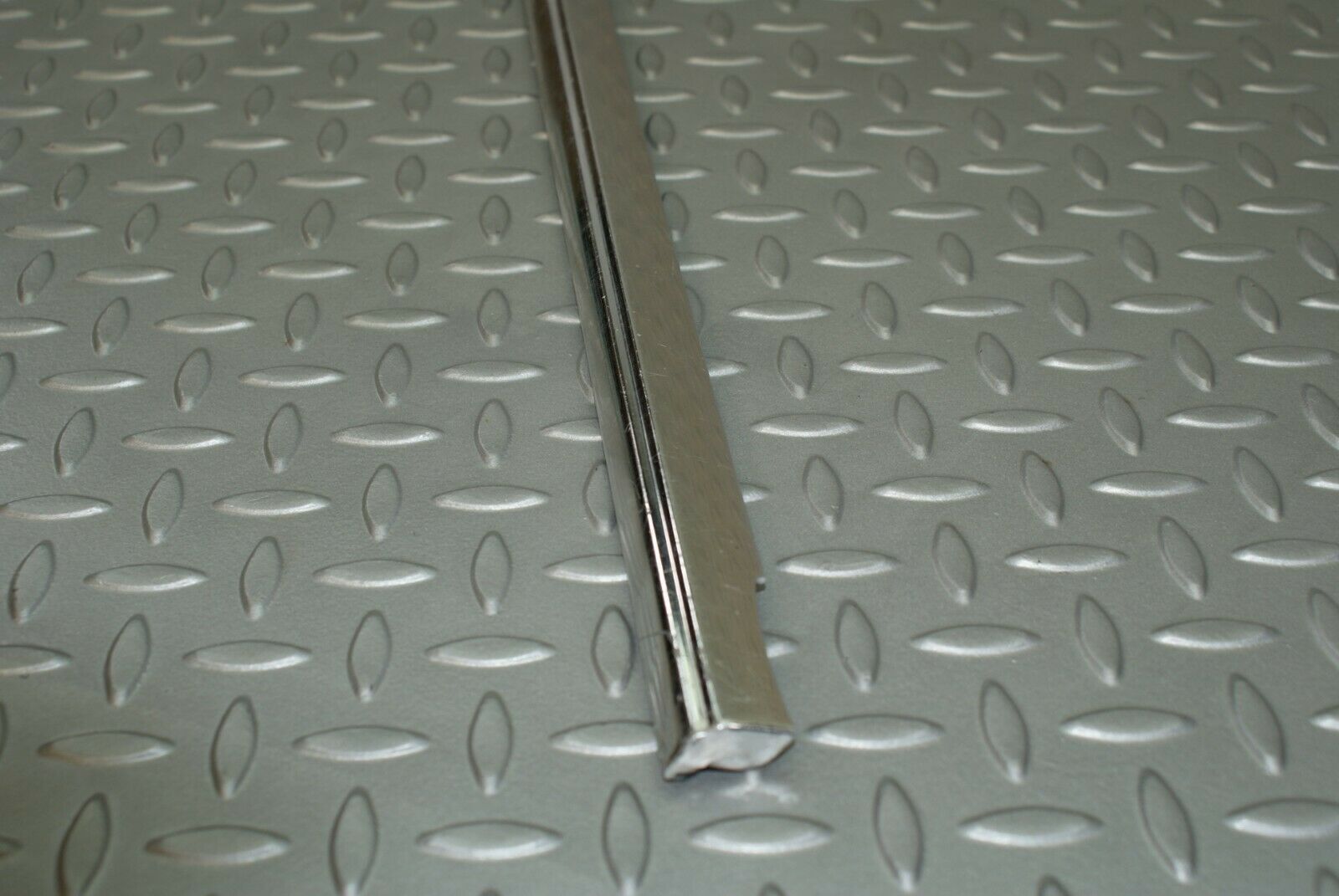 3126 Mercedes-Benz W115 220D Front Left Door Chrome Moulding Trim