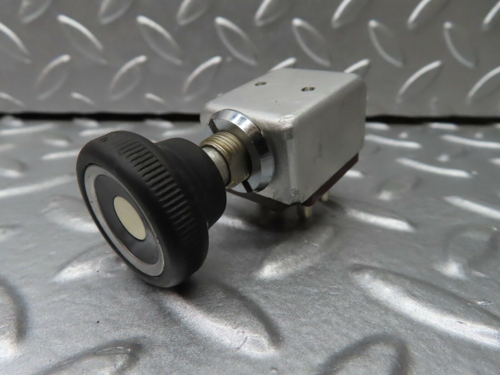 20323 Mercedes-Benz W114 280CE Coupe Rear Window Heater Switch