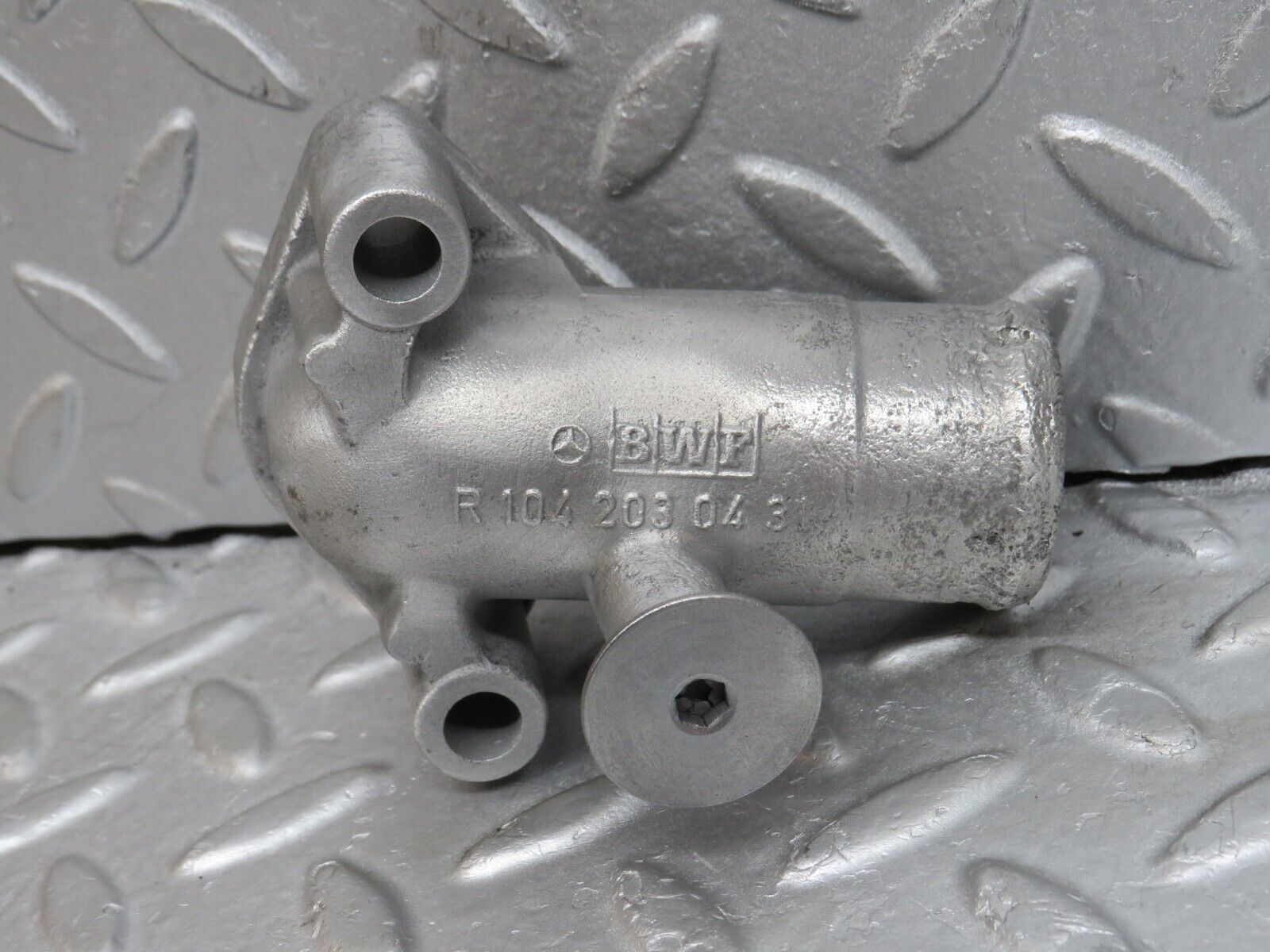 38110 Mercedes-Benz A124 320E Cabriolet Coolant Flange Pipe 1042030431