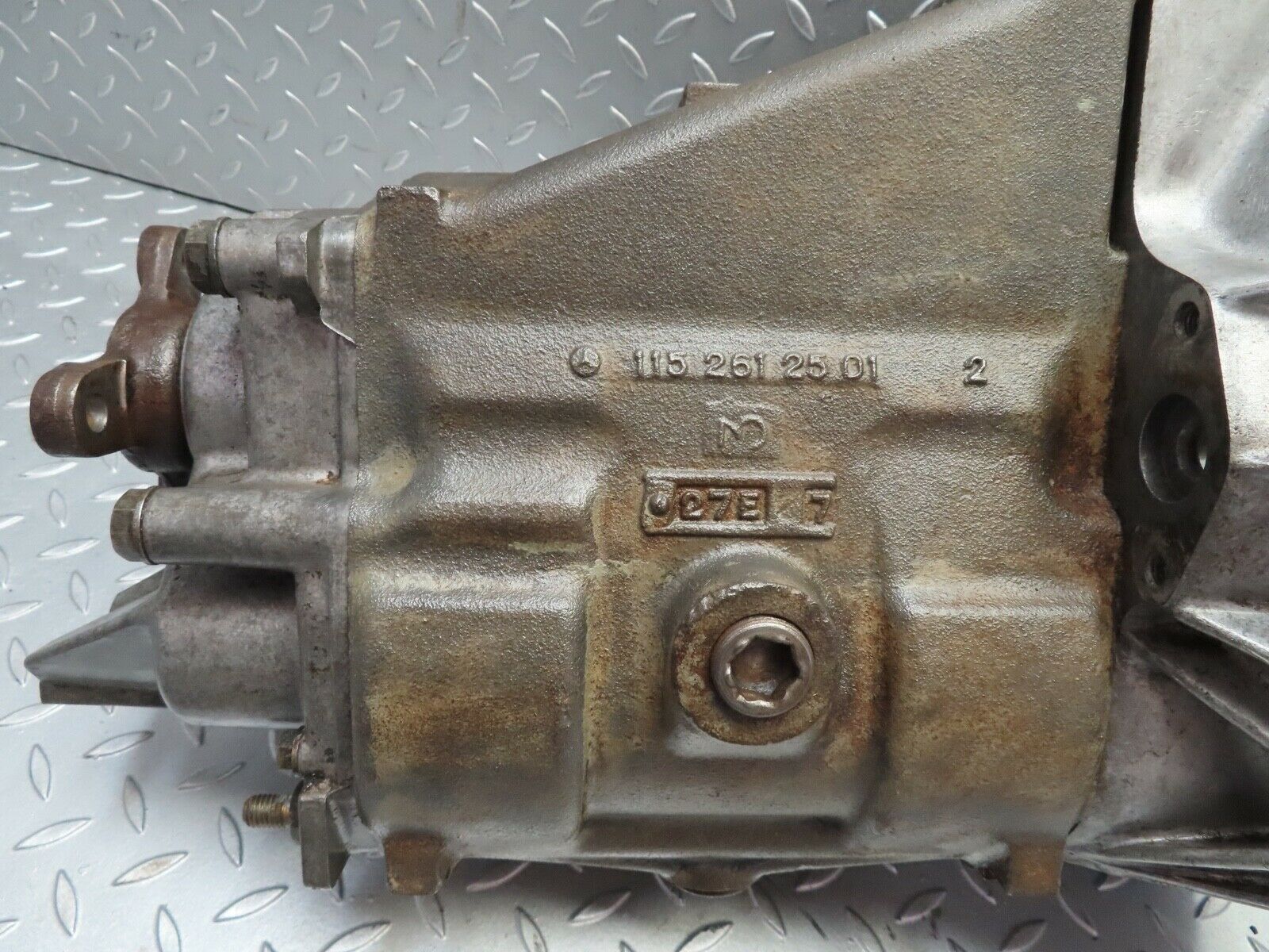 18166 Mercedes-Benz W123 200 Manual Gearbox 4 Speed 1152612501