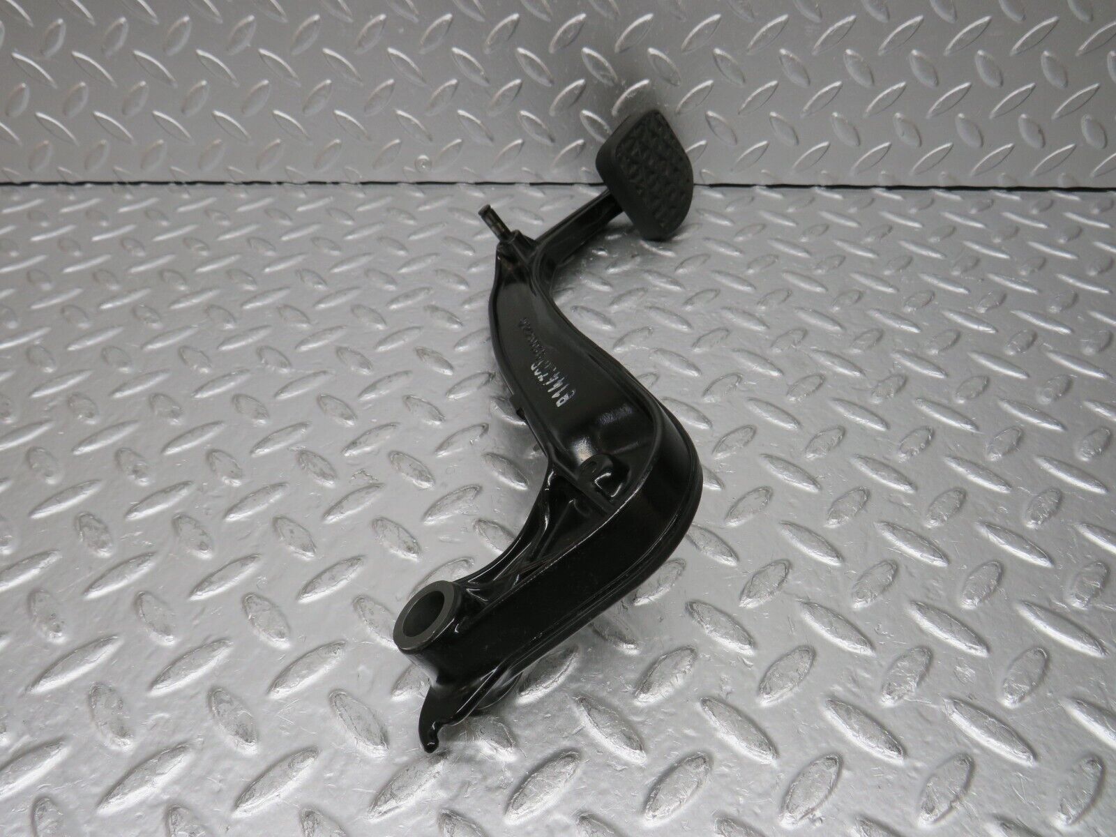 31350 Mercedes-Benz S124 220TE Clutch Pedal 1242900316 2012910282