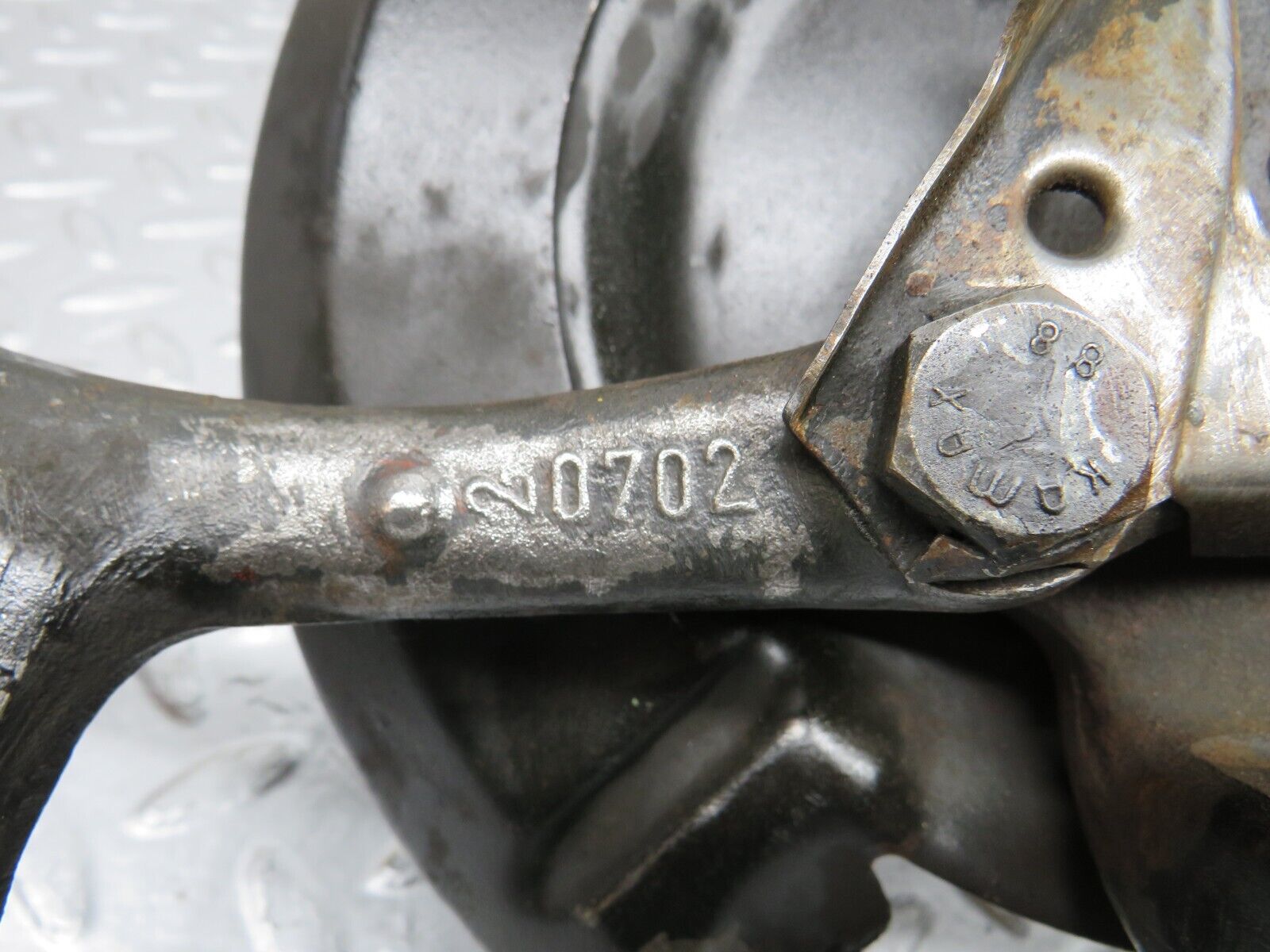 0849 Mercedes-Benz C107 350SLC Coupe Wheel Hub Front Left