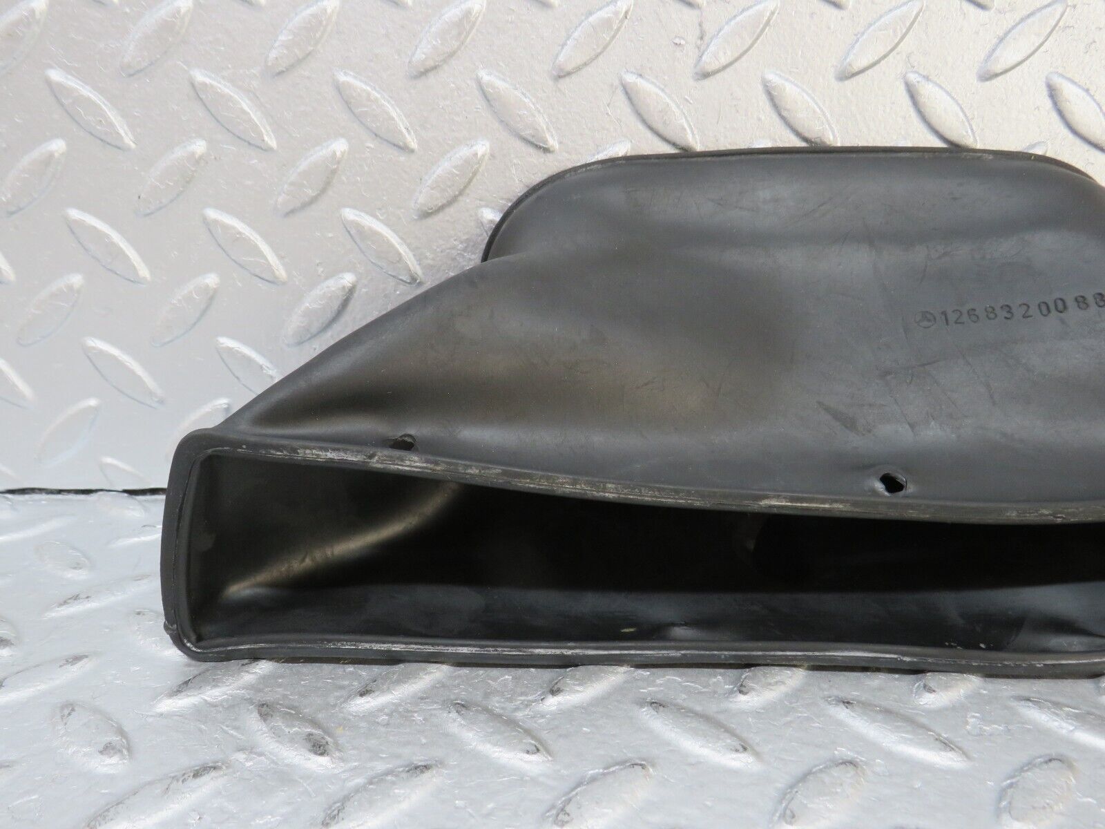 36158 Mercedes-Benz W126 420SE Heating Duct Rubber 1268320088