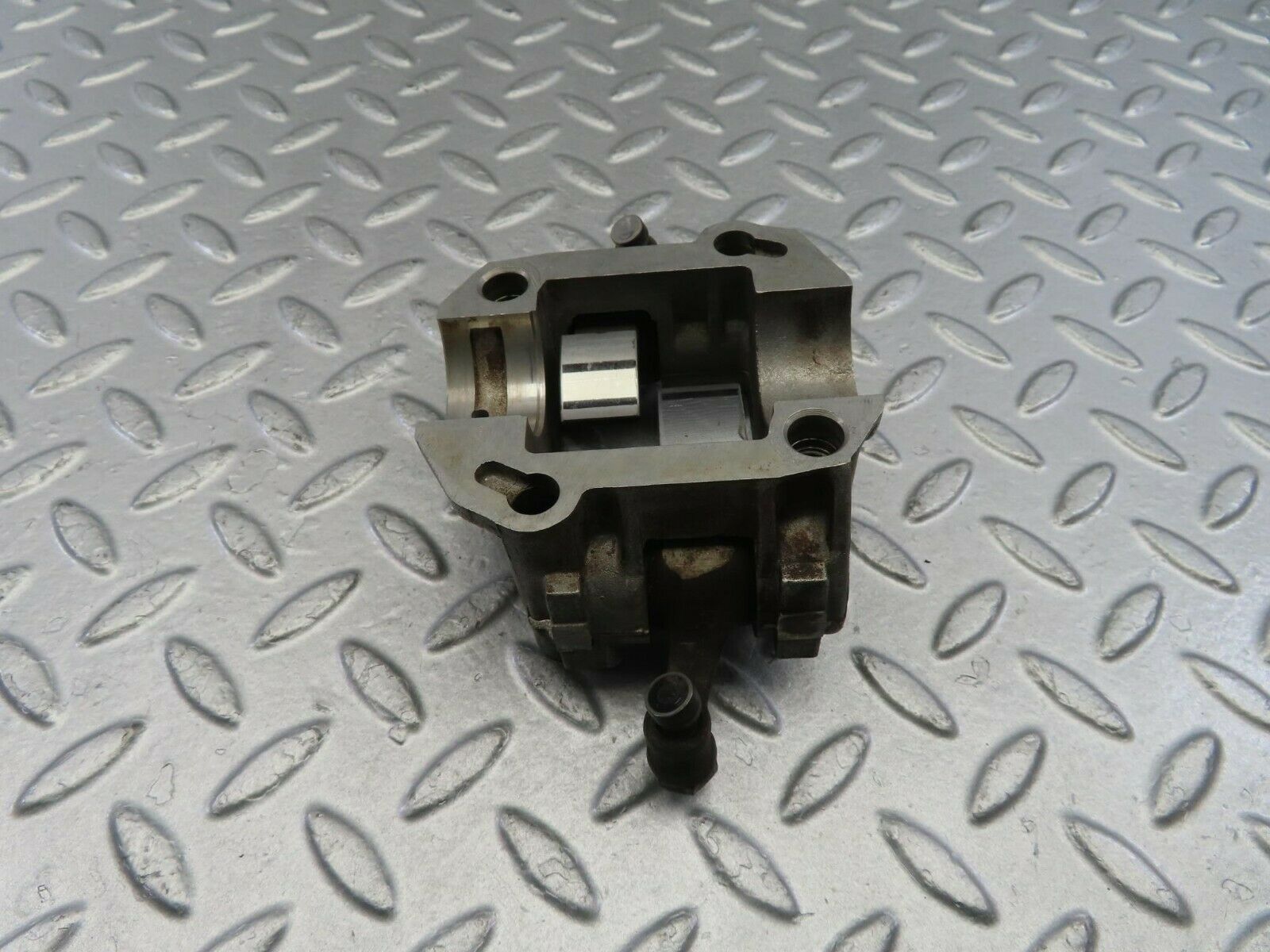 10076 Mercedes-Benz C123 230CE Coupe Rocker Arms Camshaft Bearing Block 1020510010