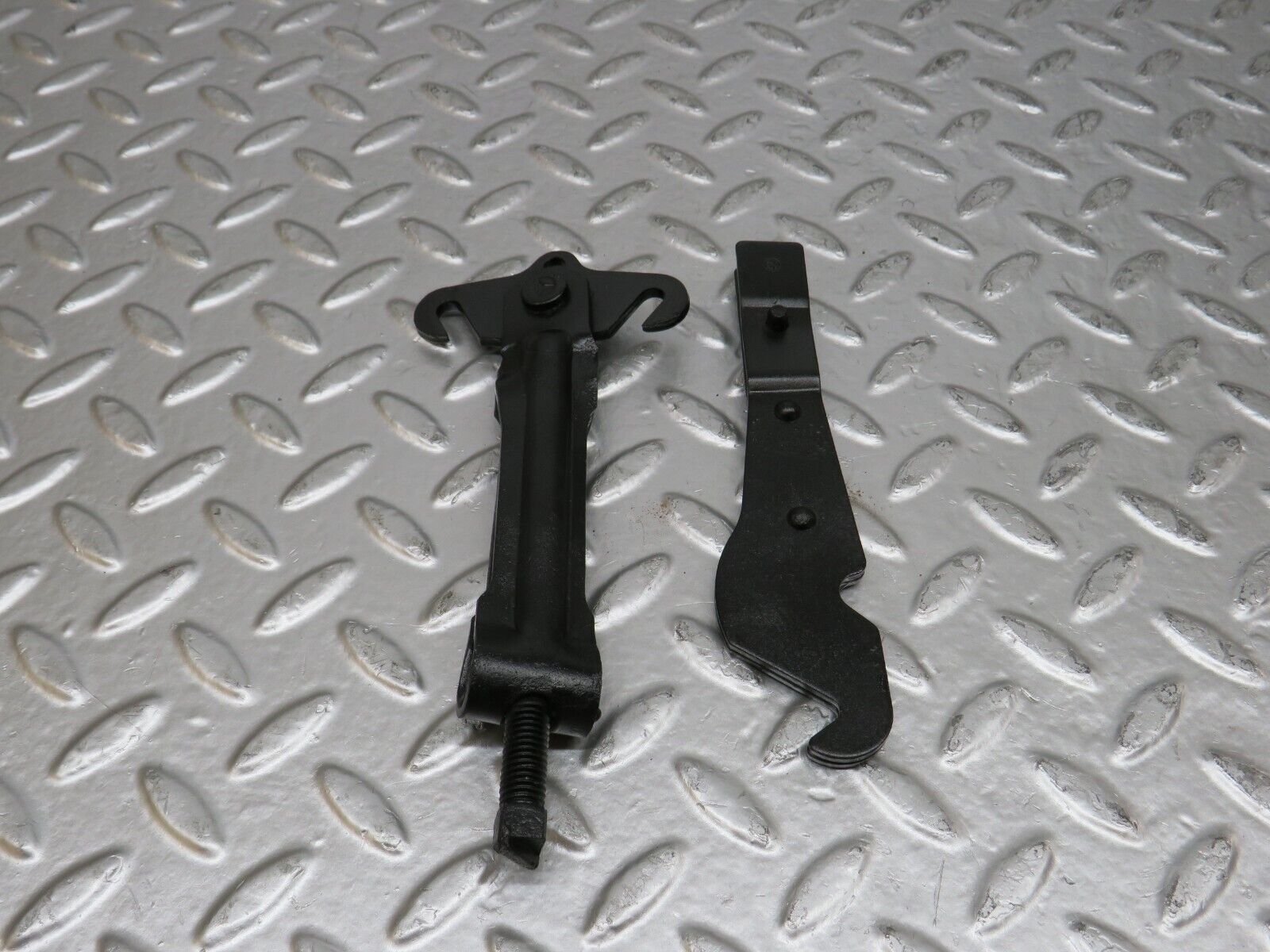 25420 Mercedes-Benz W123 200 Handbrake Regulator