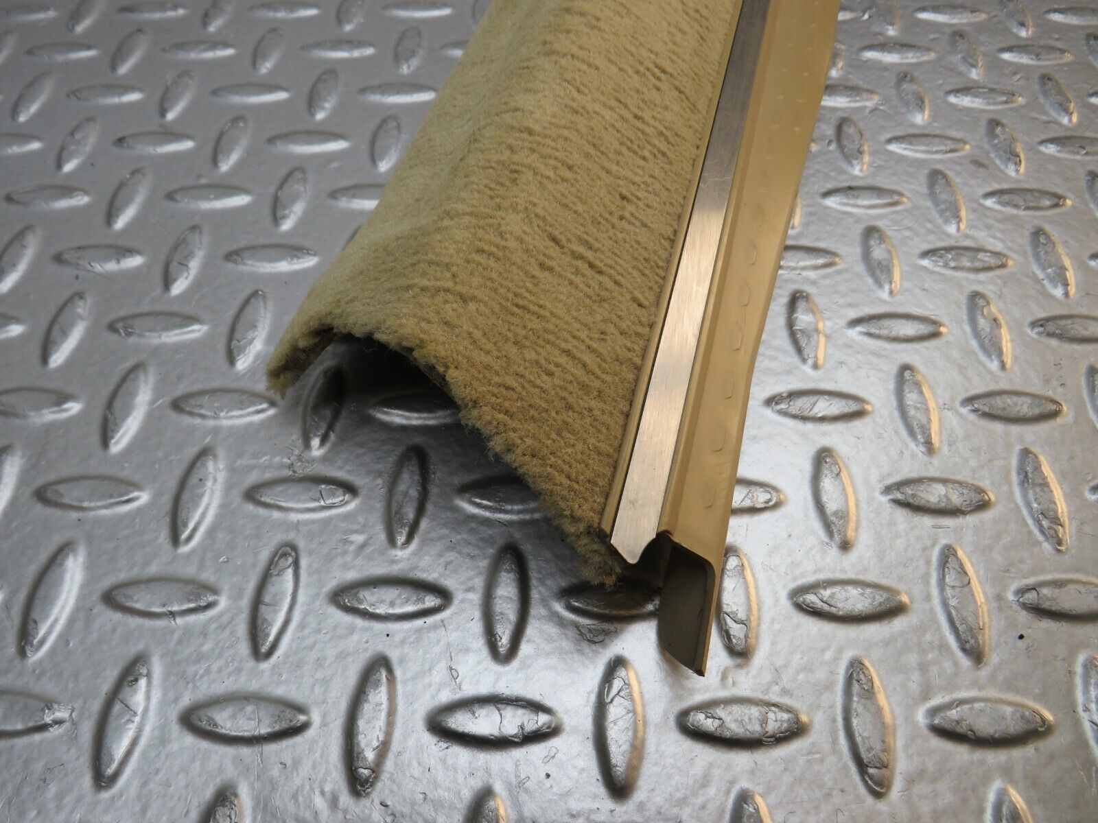 38284 Mercedes-Benz R129 280SL Coupe Right Door Sill Cover Beige 1296800235