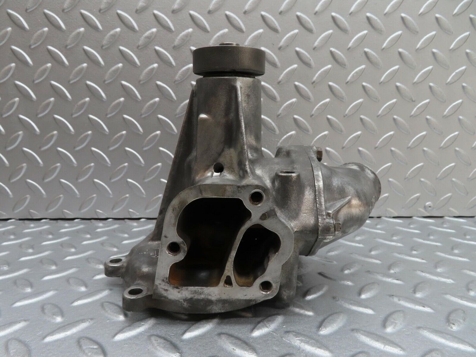 14361 Mercedes-Benz W116 350SE Water Pump With Thermostat Housing 1172010201 1162030374