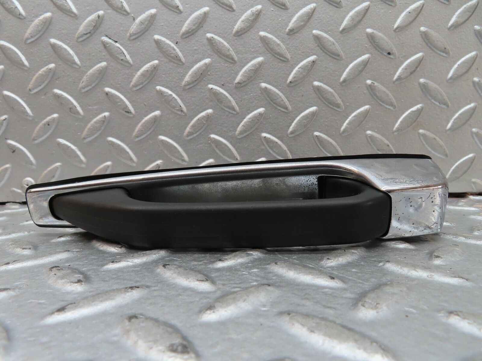 19149 Mercedes-Benz W123 300D Rear Exterior Door Handle 1237600359