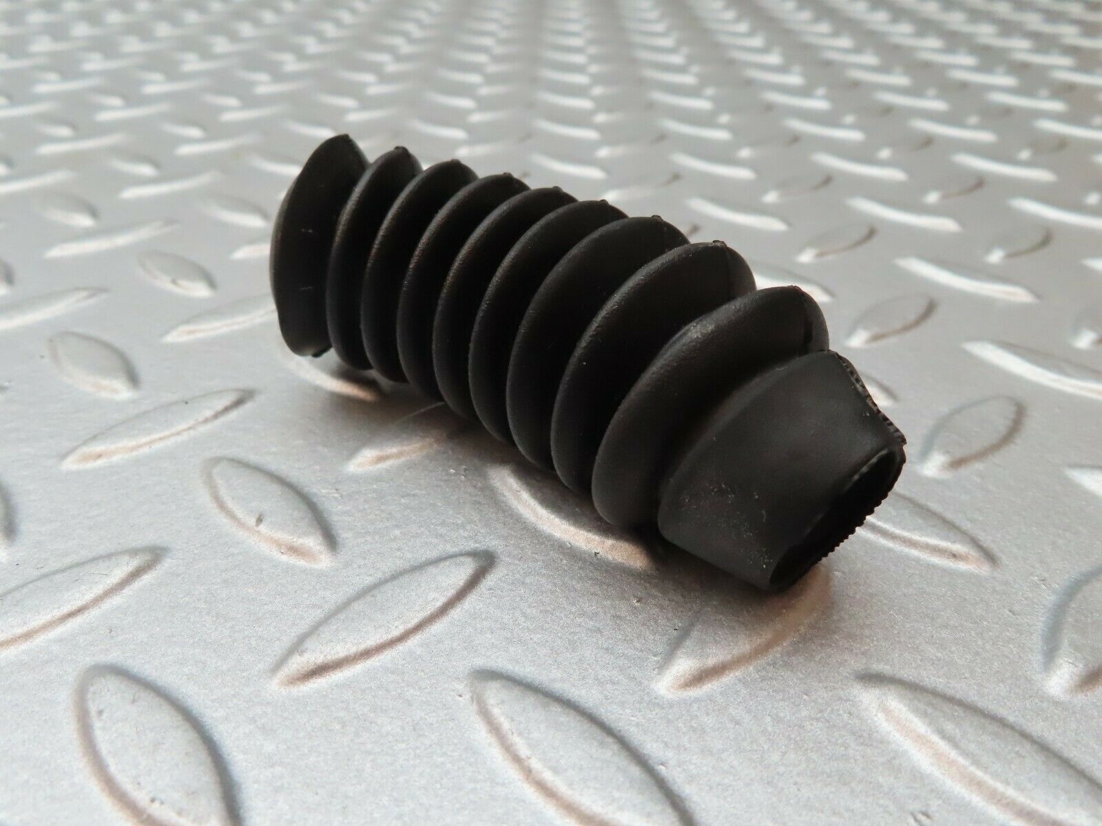 4096 Mercedes-Benz V123 240D LWB Cable Protector For Door 1238210697