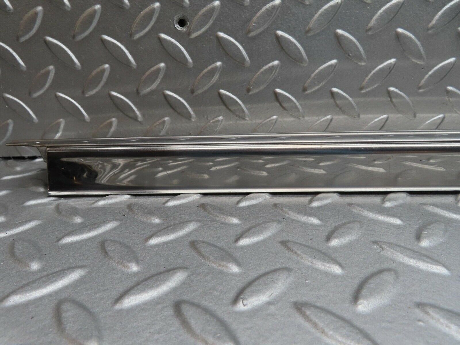 16755 Mercedes-Benz C107 380SLC Right Door Sill Chrome