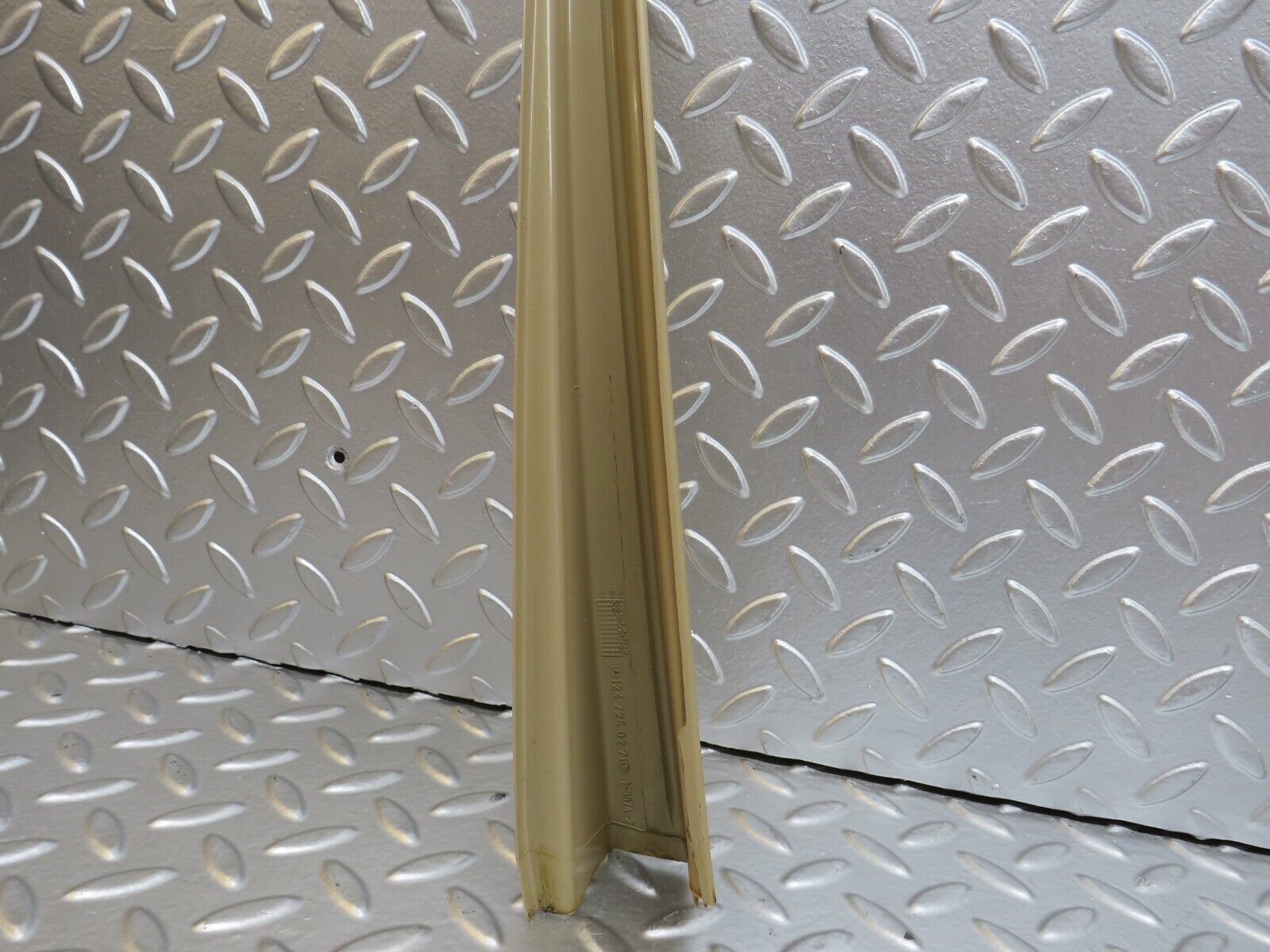 27776 Mercedes-Benz S124 300TE Front Right Door Window Frame Trim 1247250271