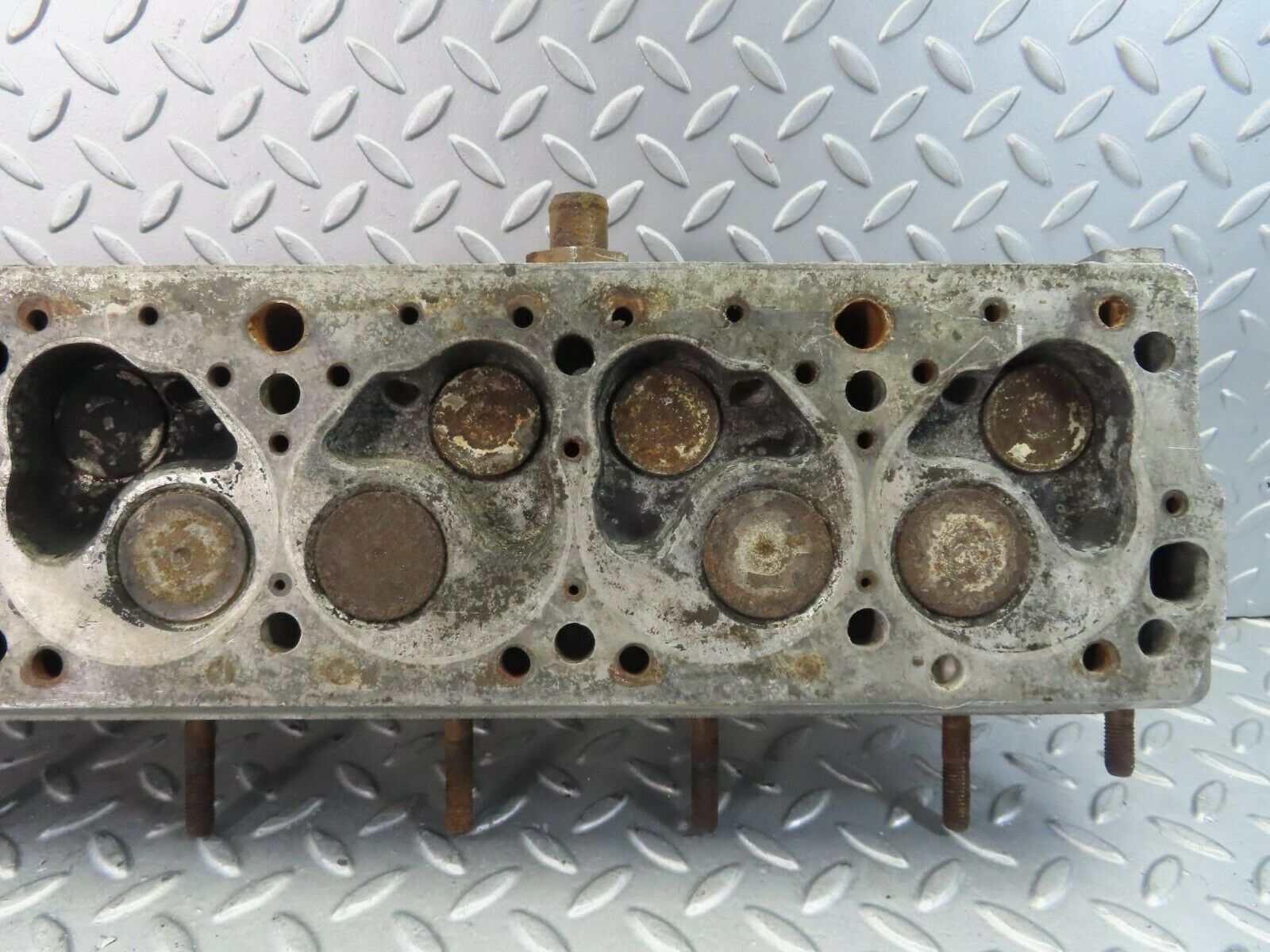 8689 Mercedes-Benz W108 Cylinder Head 1300161201