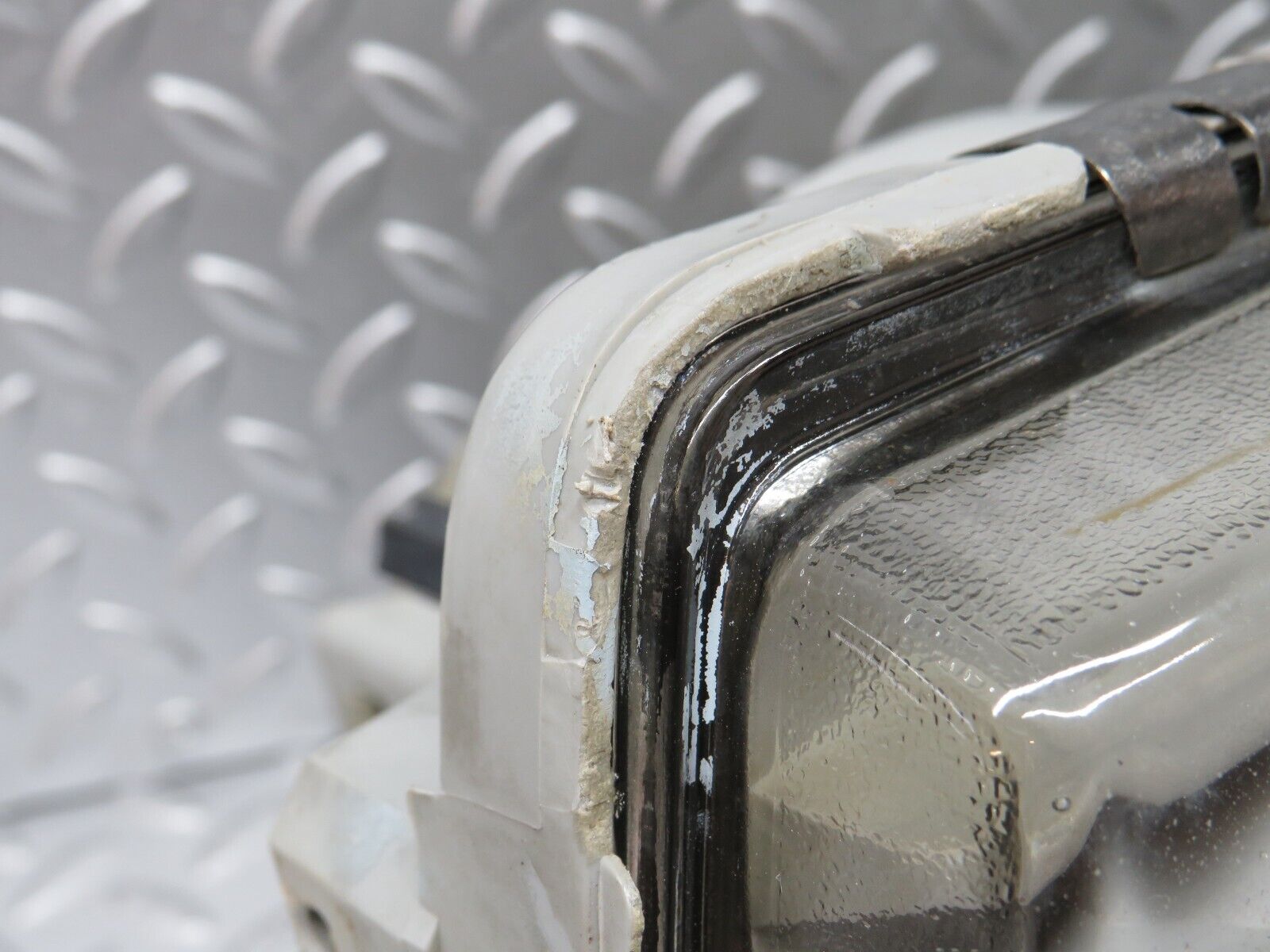 31058 Mercedes-Benz W123 200D Headlight Hella Left Side 117683-00