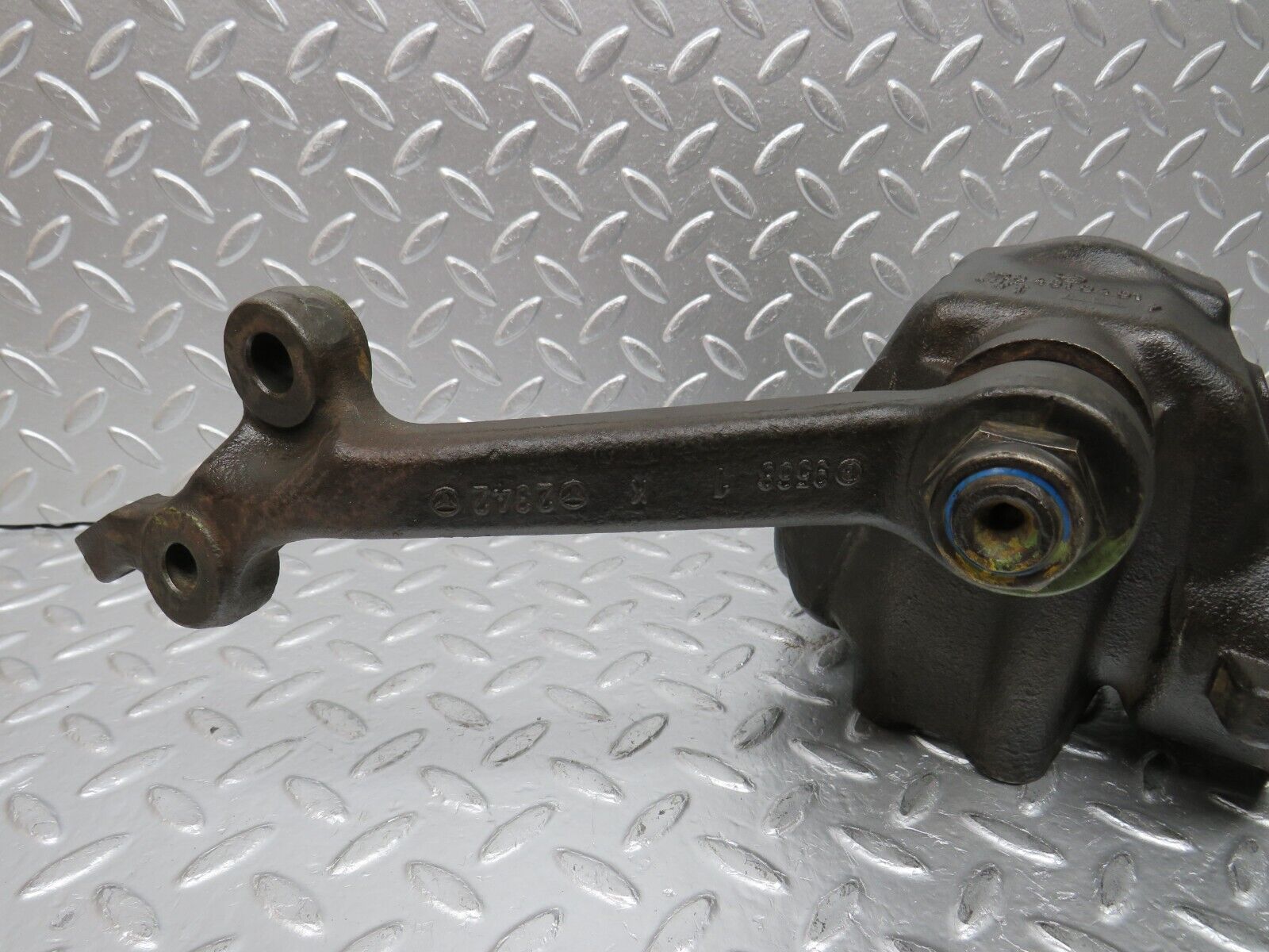 31062 Mercedes-Benz W123 200D Steering Box Steering Rack 1234610401