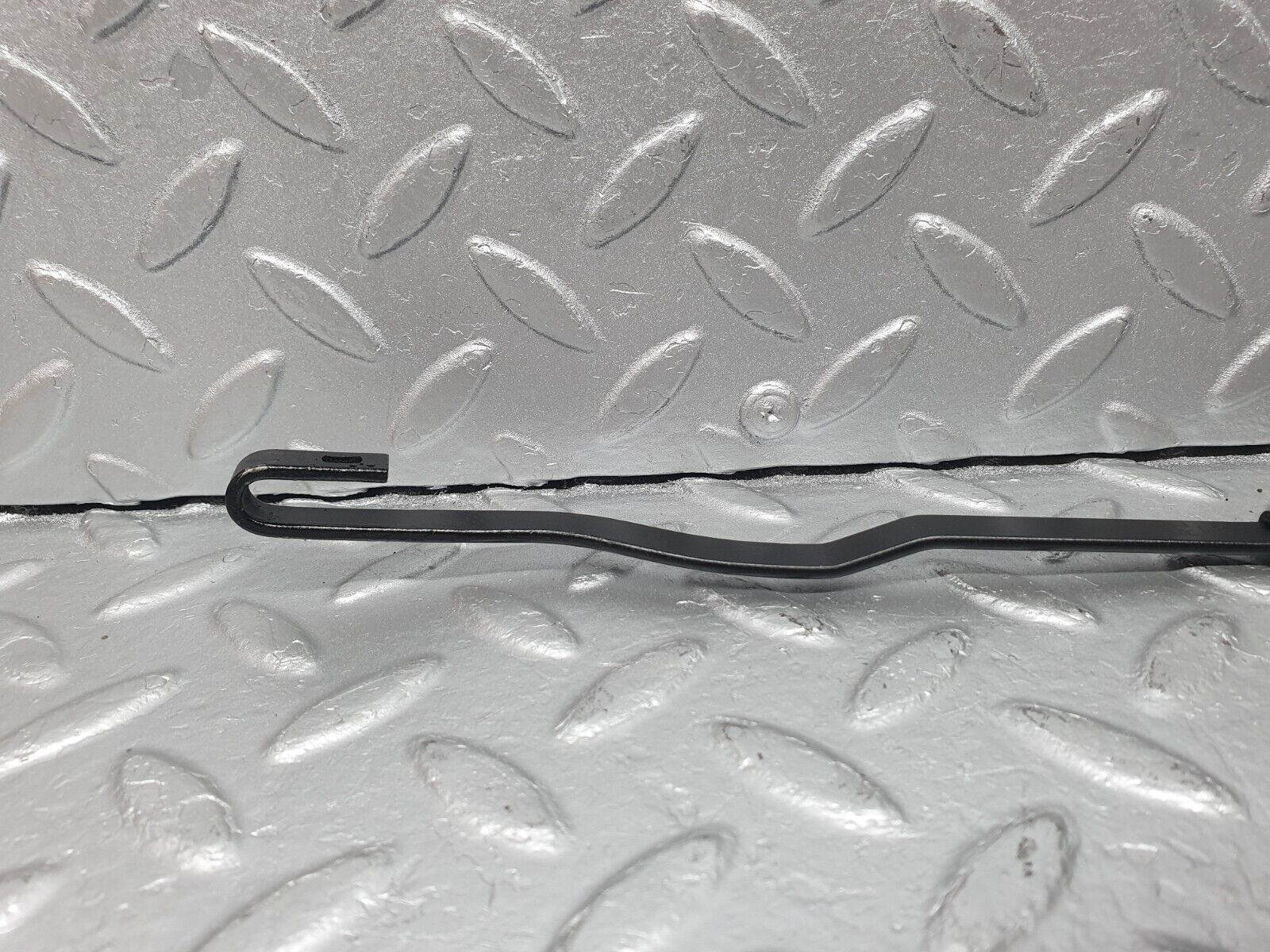 40730 Mercedes-Benz W123 300D Wiper Arm Bosch Right Side 3399990553