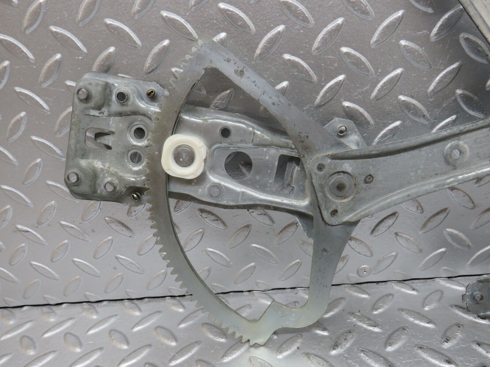 33392 Mercedes-Benz W202 C180 Front Left Power Window Regulator