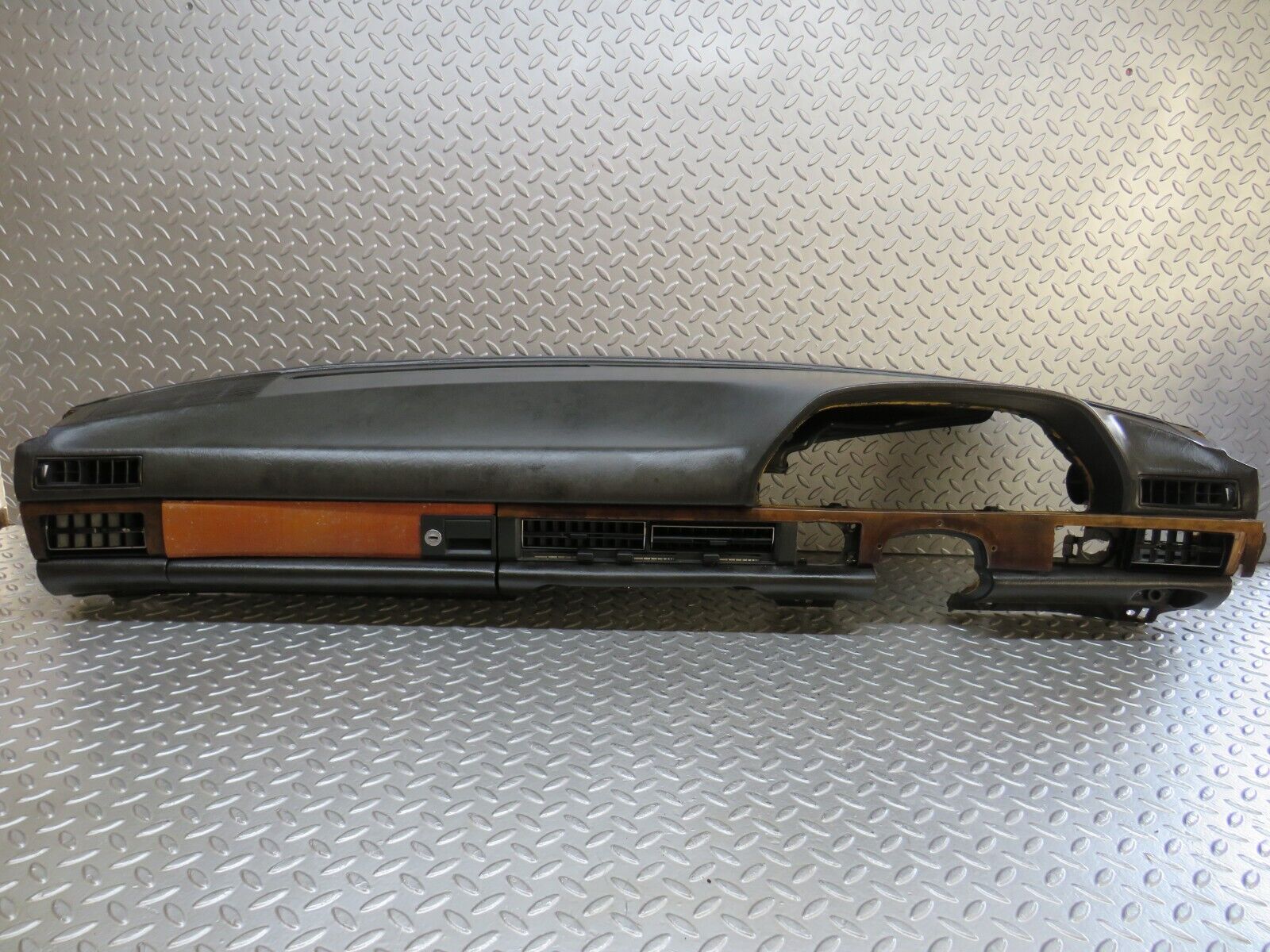 37158 Mercedes-Benz C126 420SEC Coupe Dashboard Black