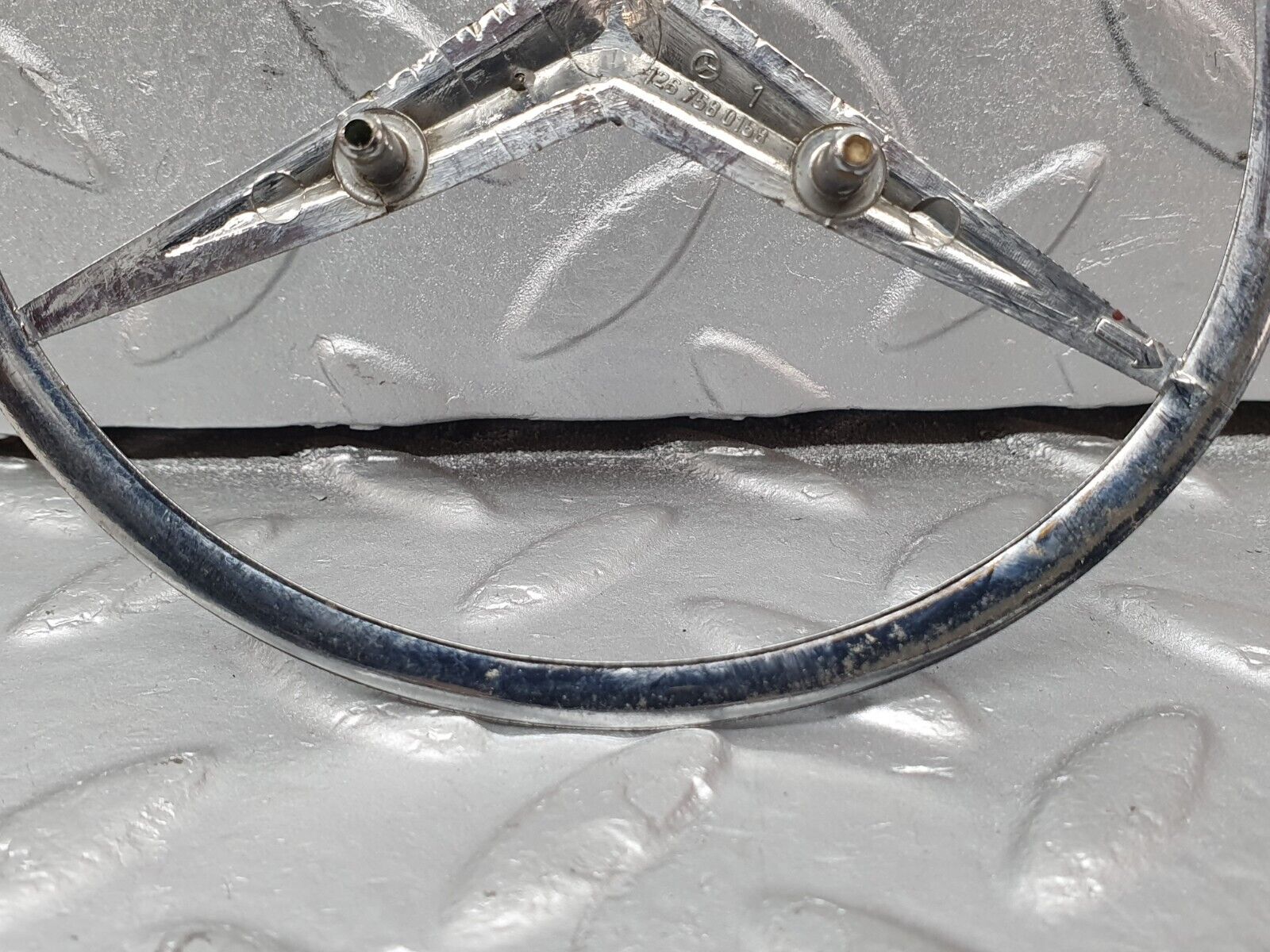 41206 Mercedes-Benz W126 300SE Trunk Lid Badge Emblem 1267580158