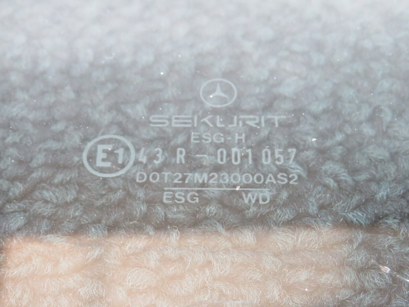 36566 Mercedes-Benz W201 190E 2.0L Rear Right Door Window Glass