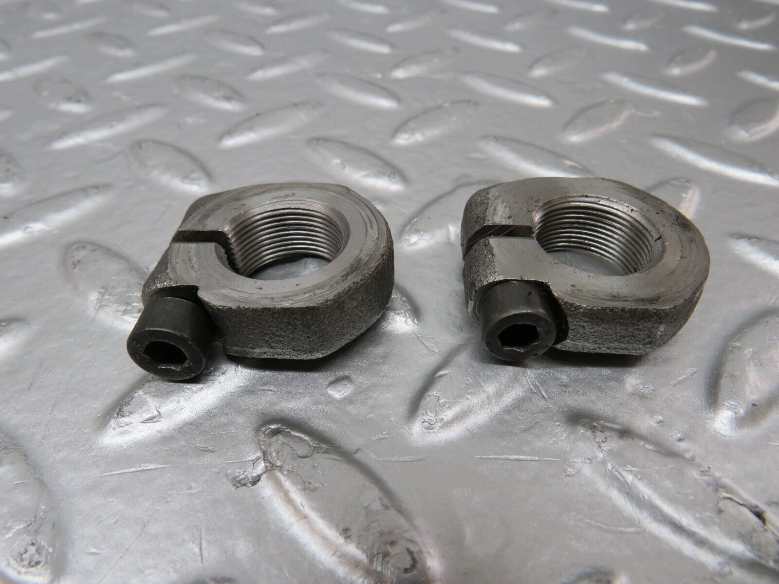 25551 Mercedes-Benz W123 200 Wheel Hub Locking Cap