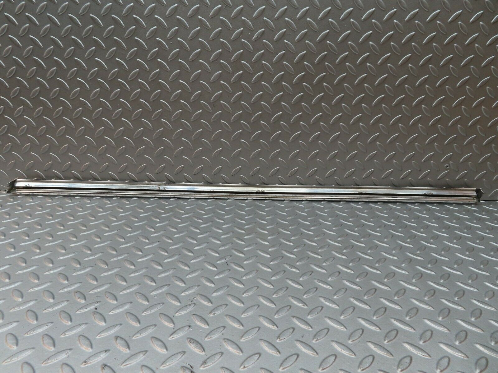 4691 Mercedes-Benz W114 280CE Coupe Right Door Chrome Moulding Trim